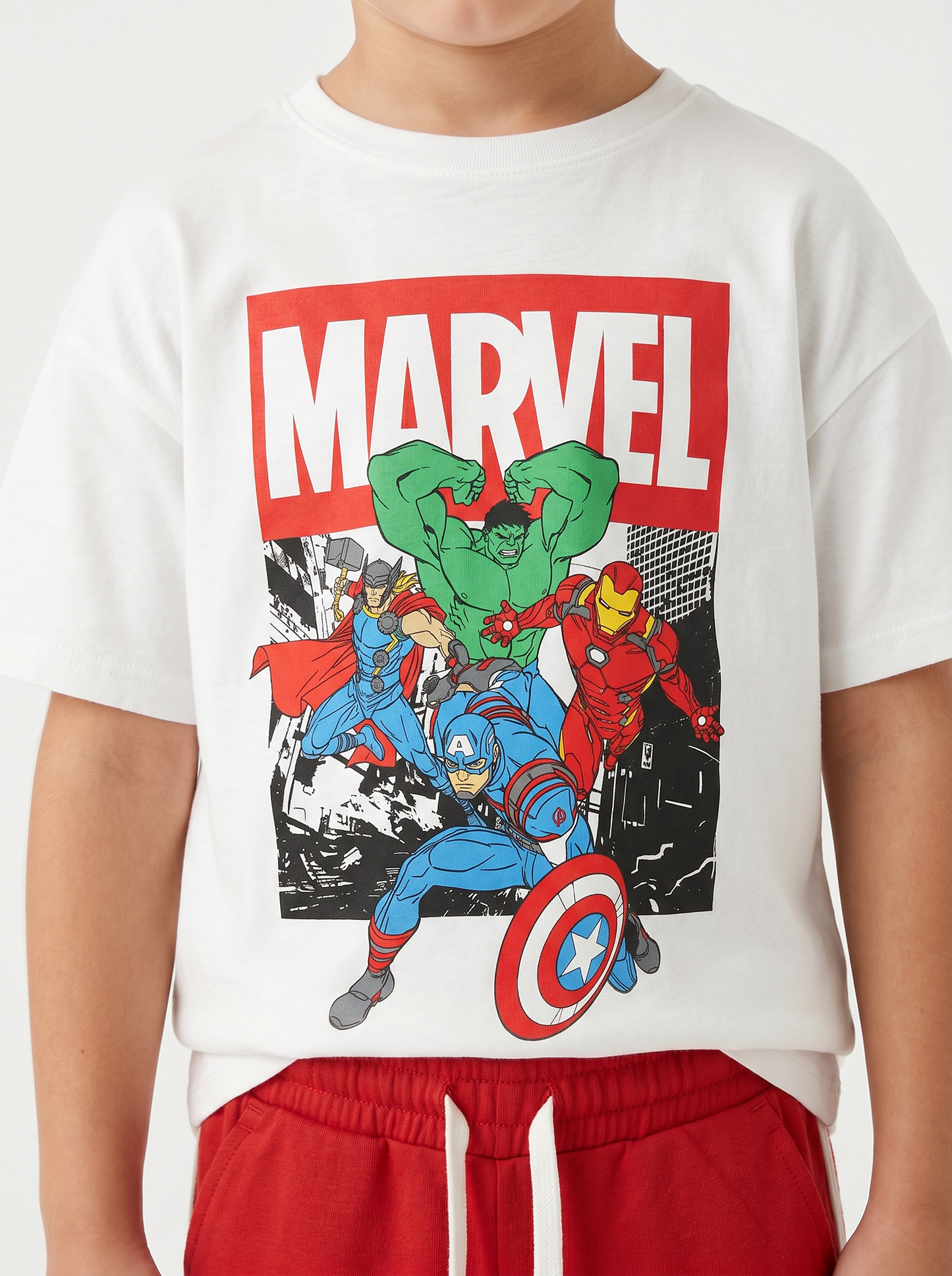 T-shirt Marvel: must-have per giovani fan - var 1