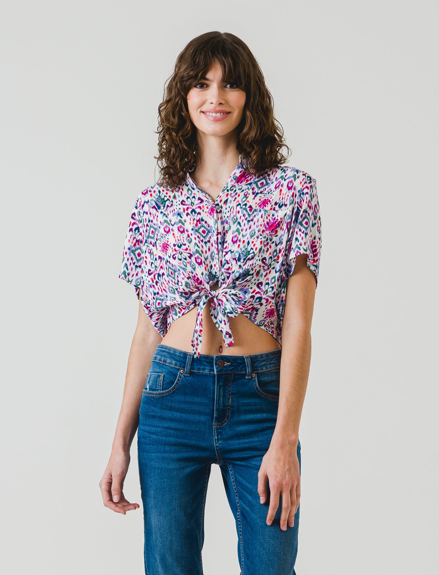 Lightweight V-neck Crop Shirt with Coconut Buttons - 