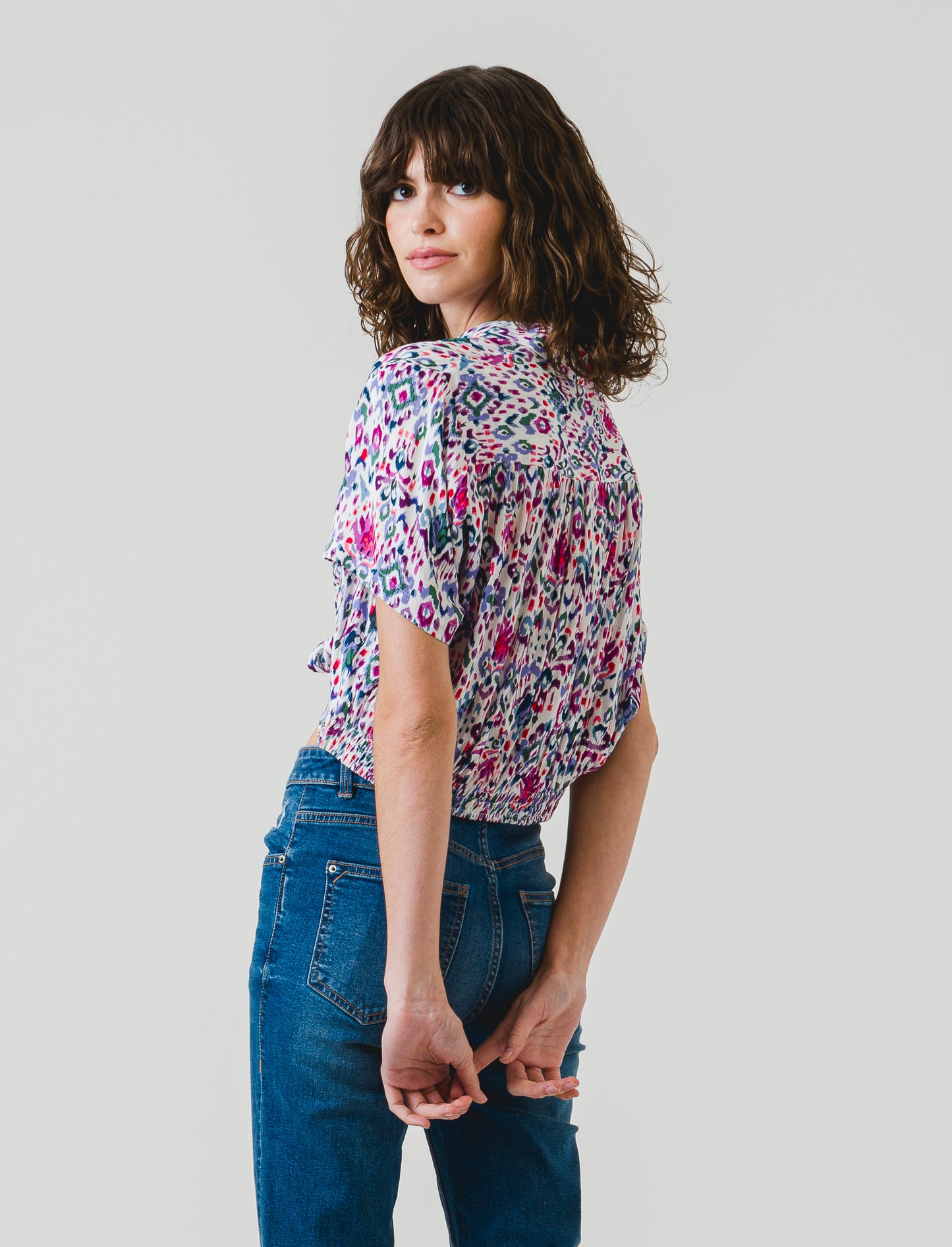 Lightweight V-neck Crop Shirt with Coconut Buttons - 