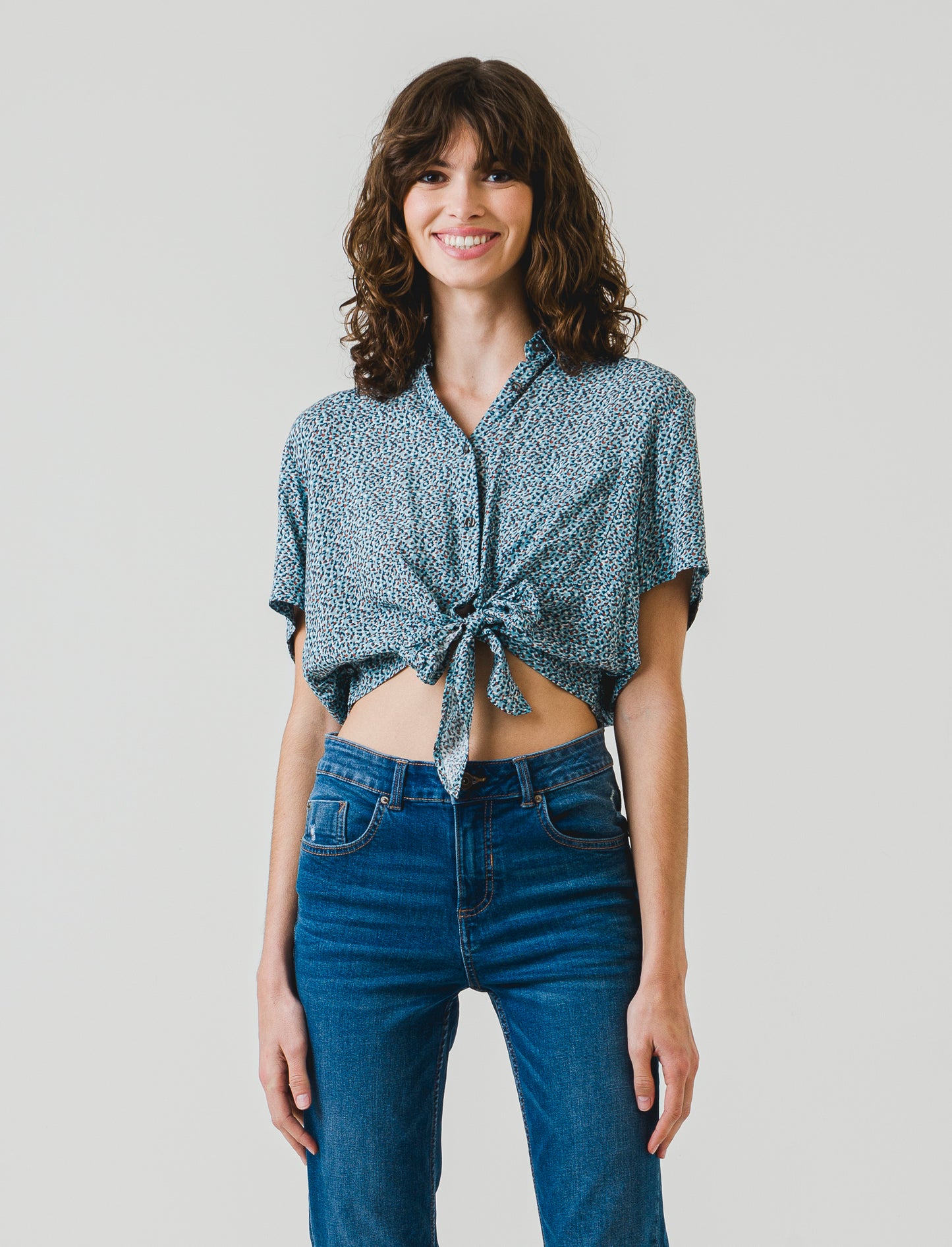 Lightweight V-neck Crop Shirt with Coconut Buttons - 