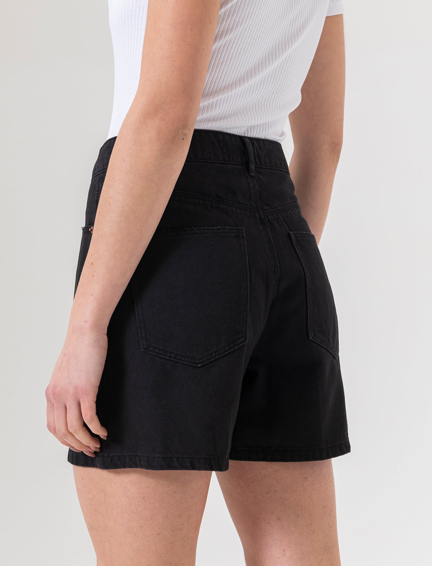 Short in denim da donna - Nero