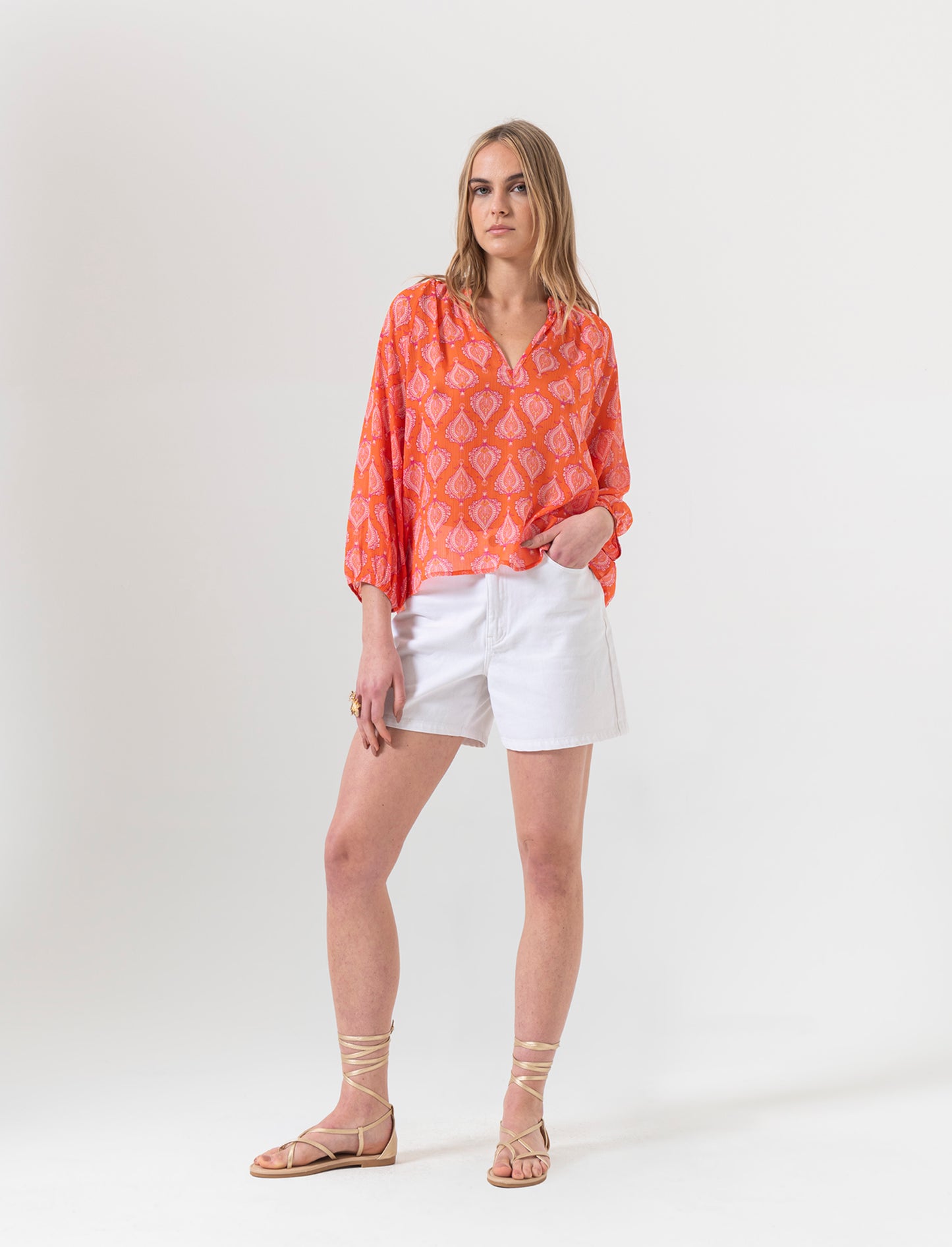 Woman's denim shorts for casual summer style - White