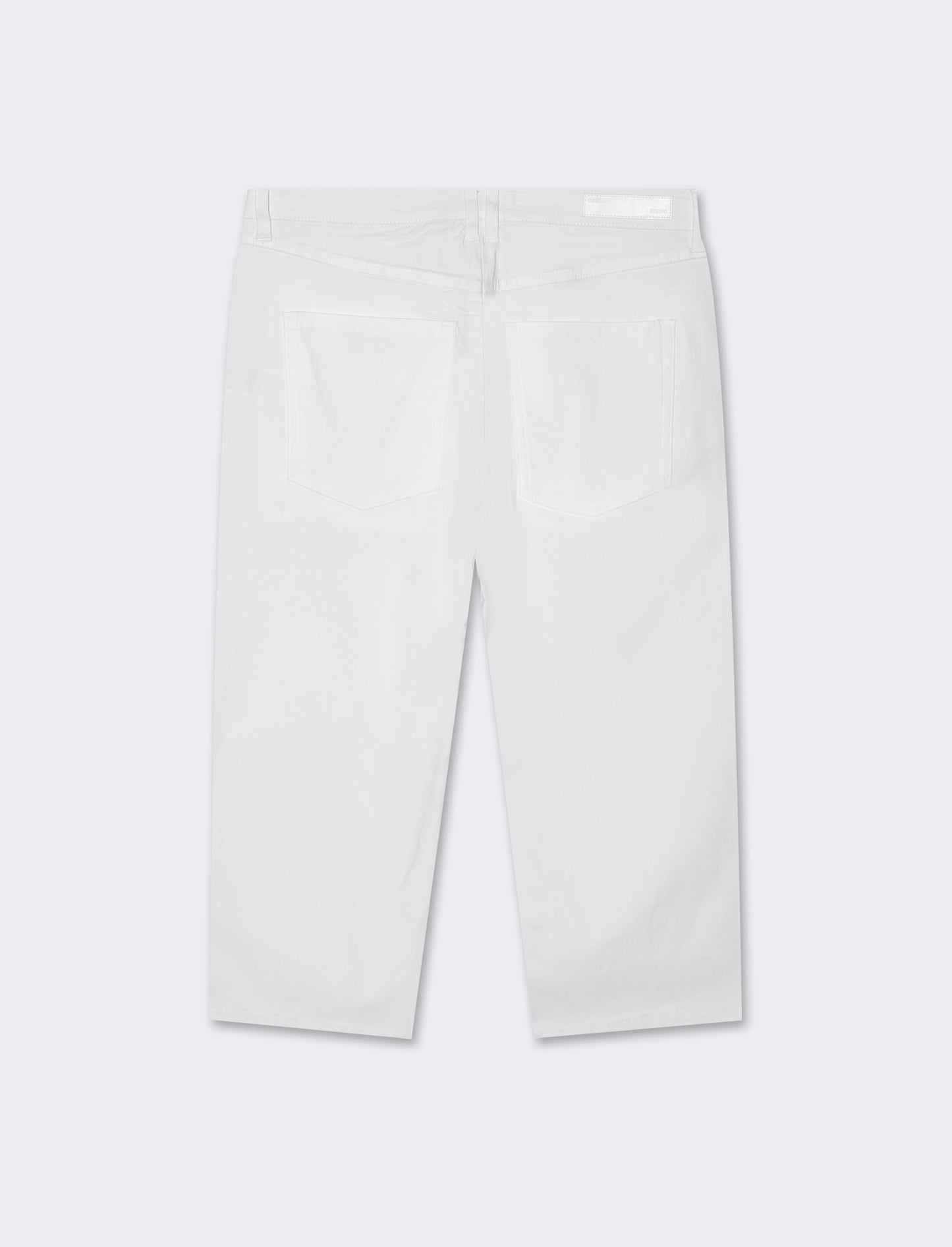 Woman's capri style bermuda shorts for men - White