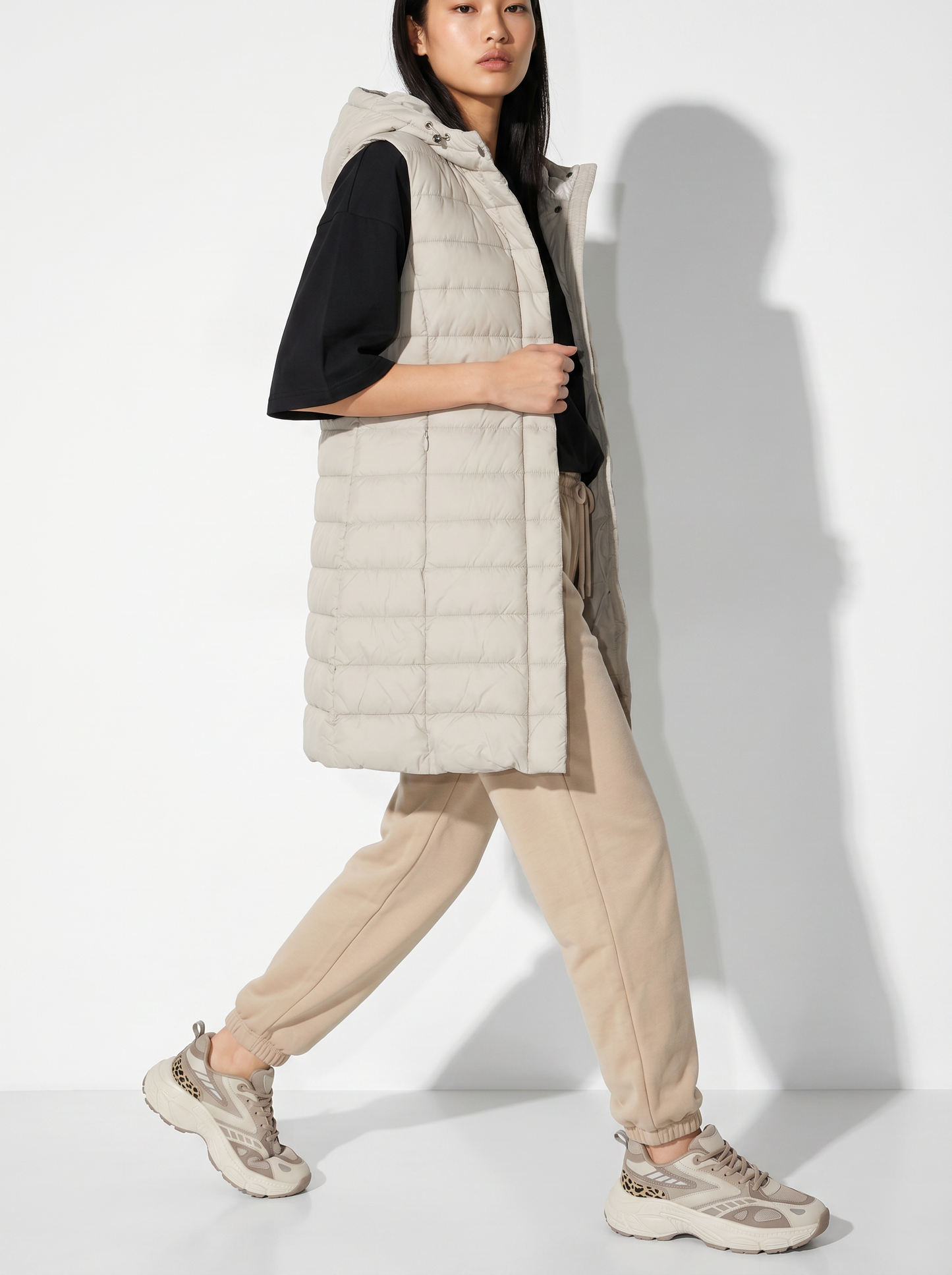 Sleeveless jacket with hood - Beige