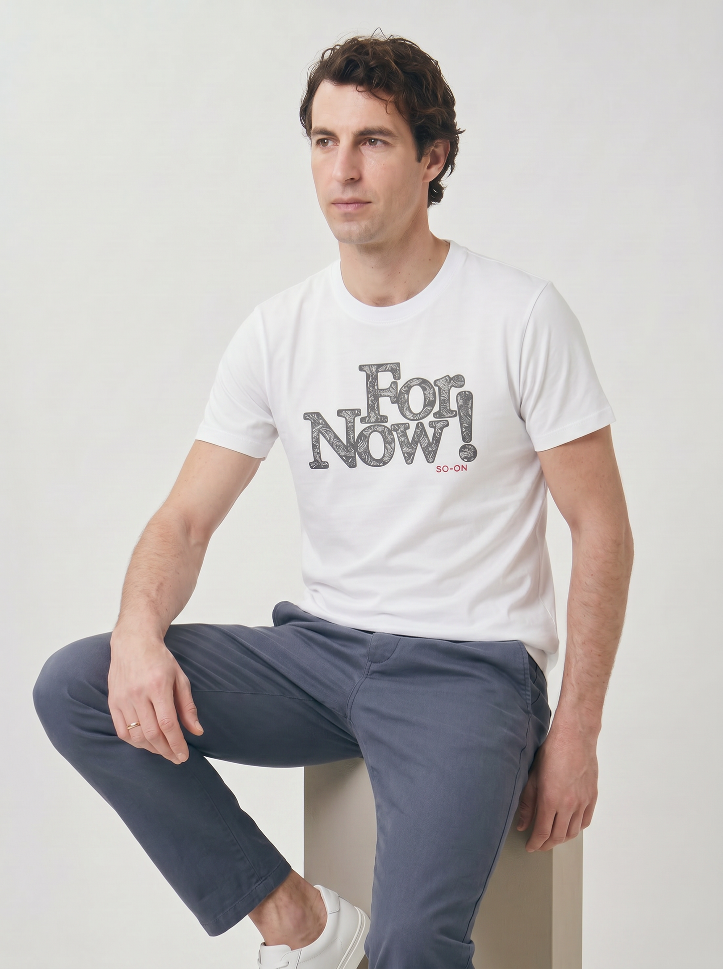 T-shirt girocollo con patch ricamato - Bianco