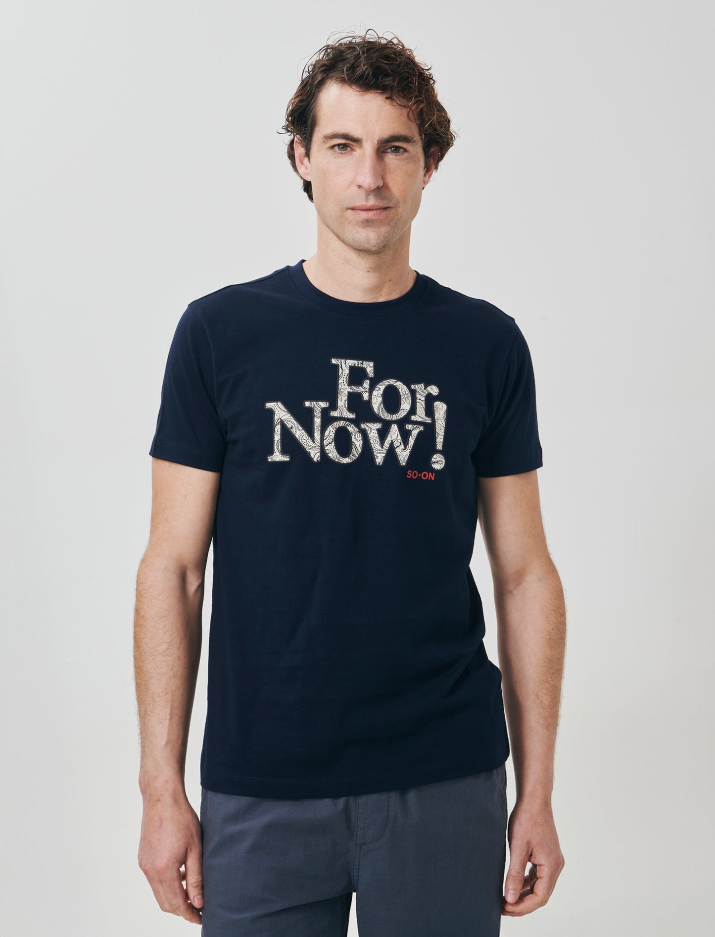 T-shirt girocollo con patch ricamato - Blu