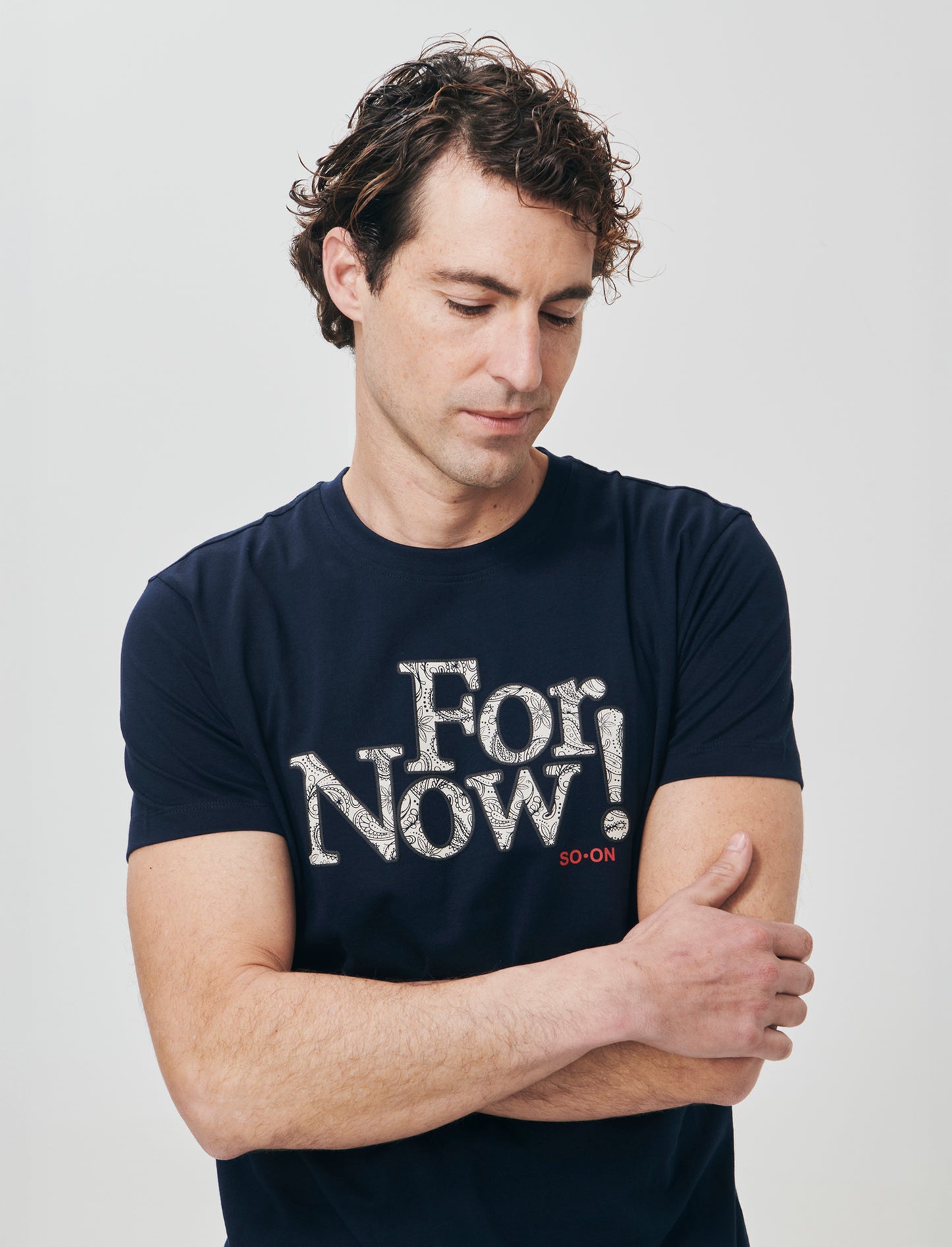 T-shirt girocollo con patch ricamato - Blu