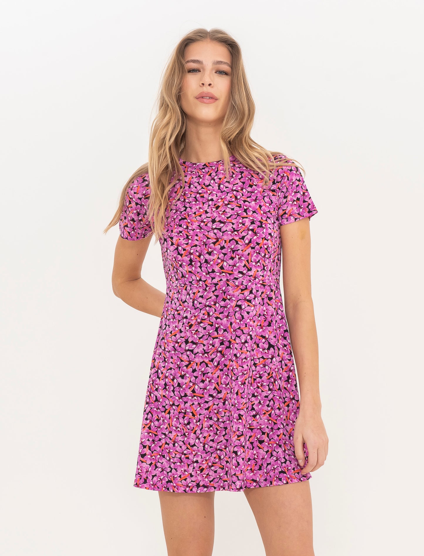 Chic Printed Midi Dress with Short Sleeves and Keyhole Back - 