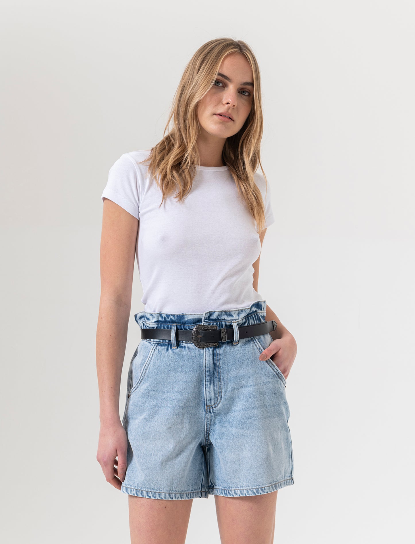 Short con cintura da donna - Denim chiaro