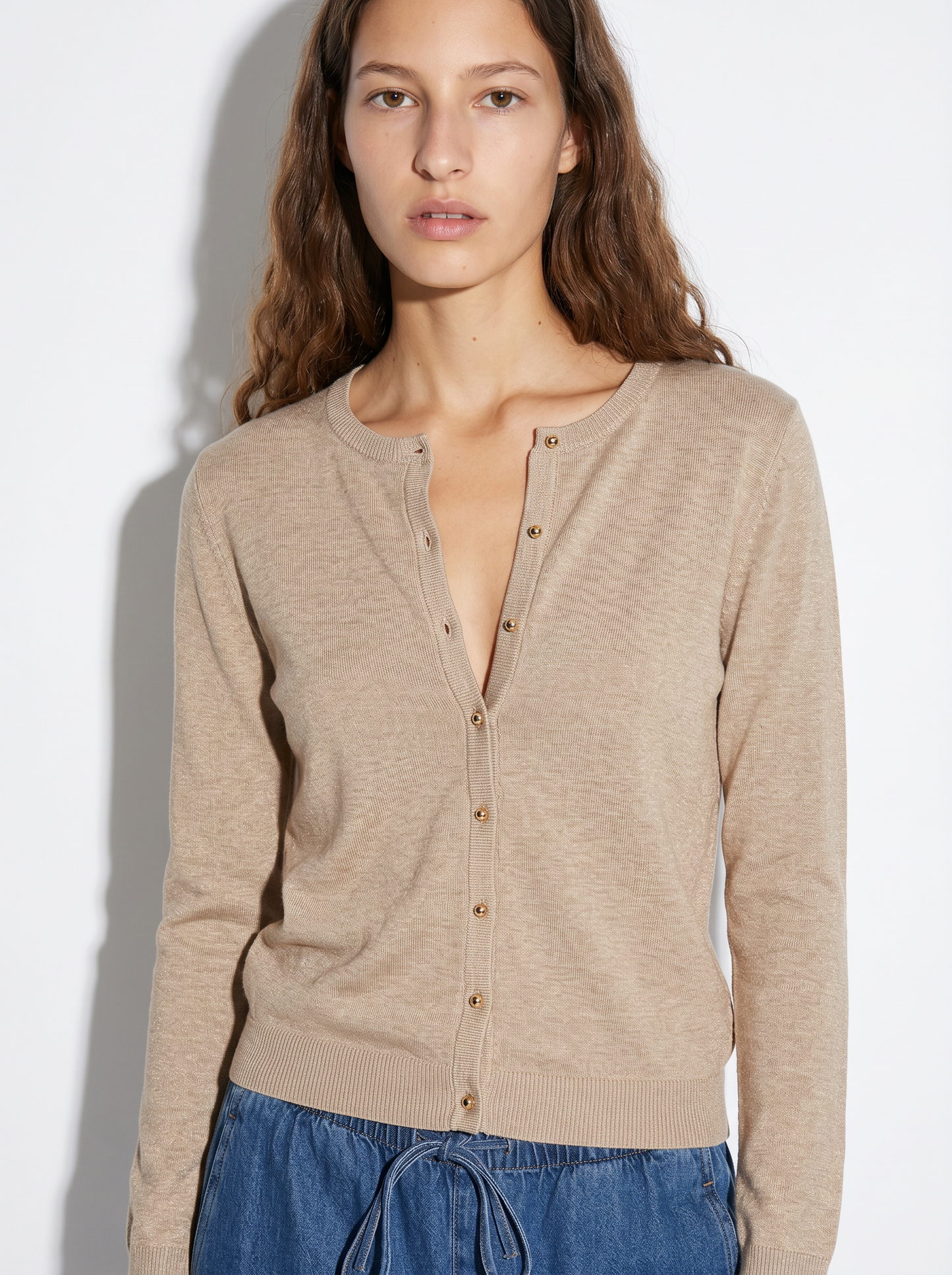 Cardigan basico girocollo con bottoni - Beige grano