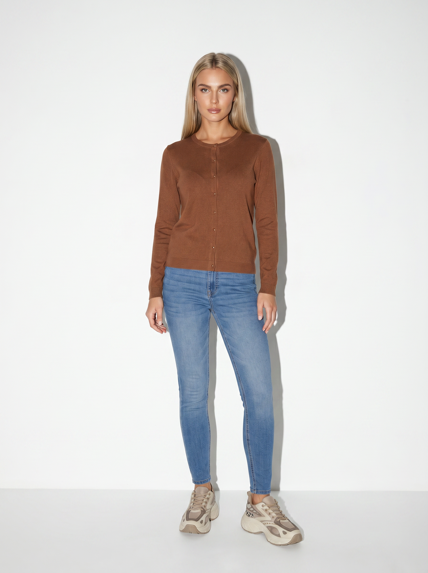 Cardigan basico girocollo con bottoni - Marrone tabacco