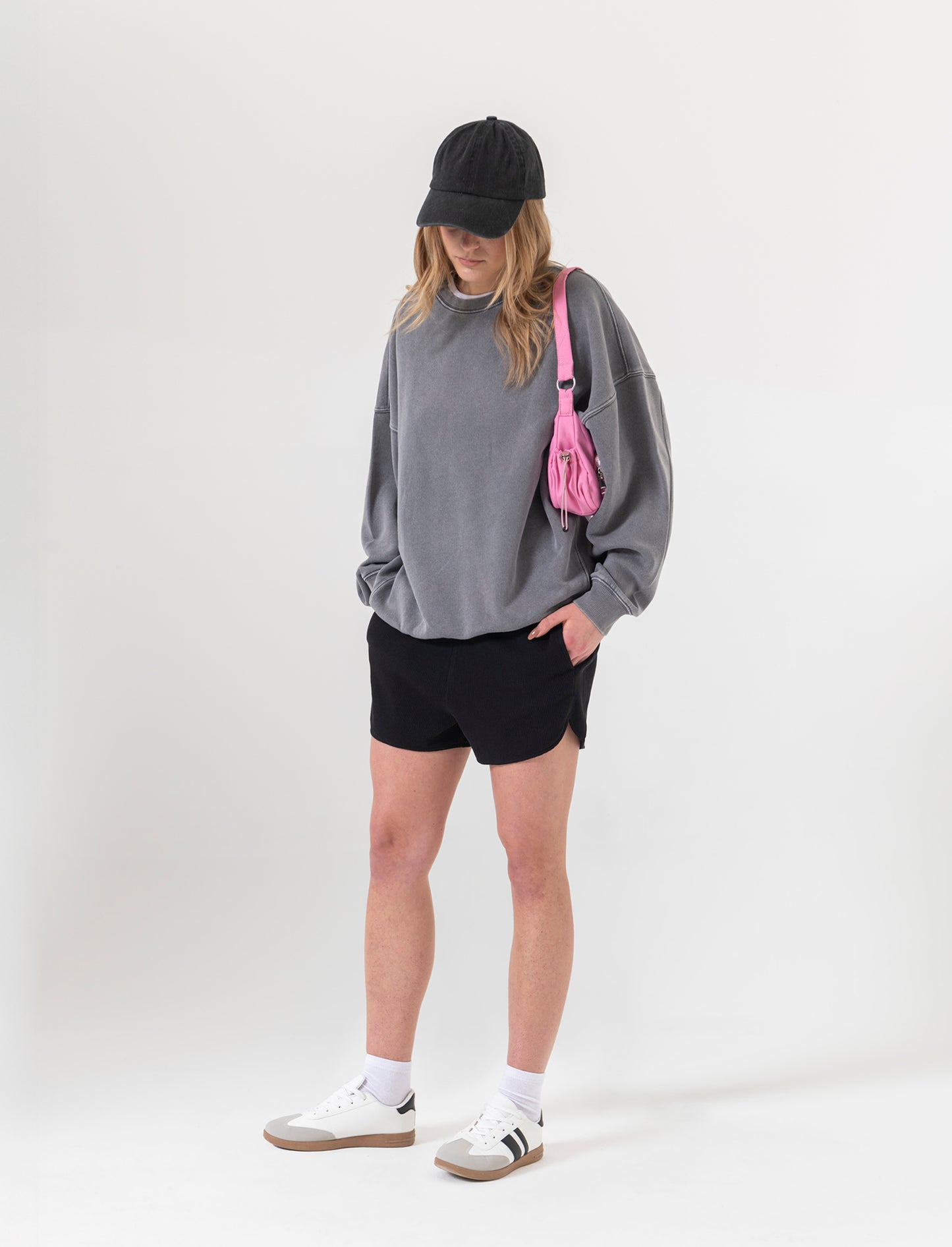Short con elastico in vita da donna - Nero