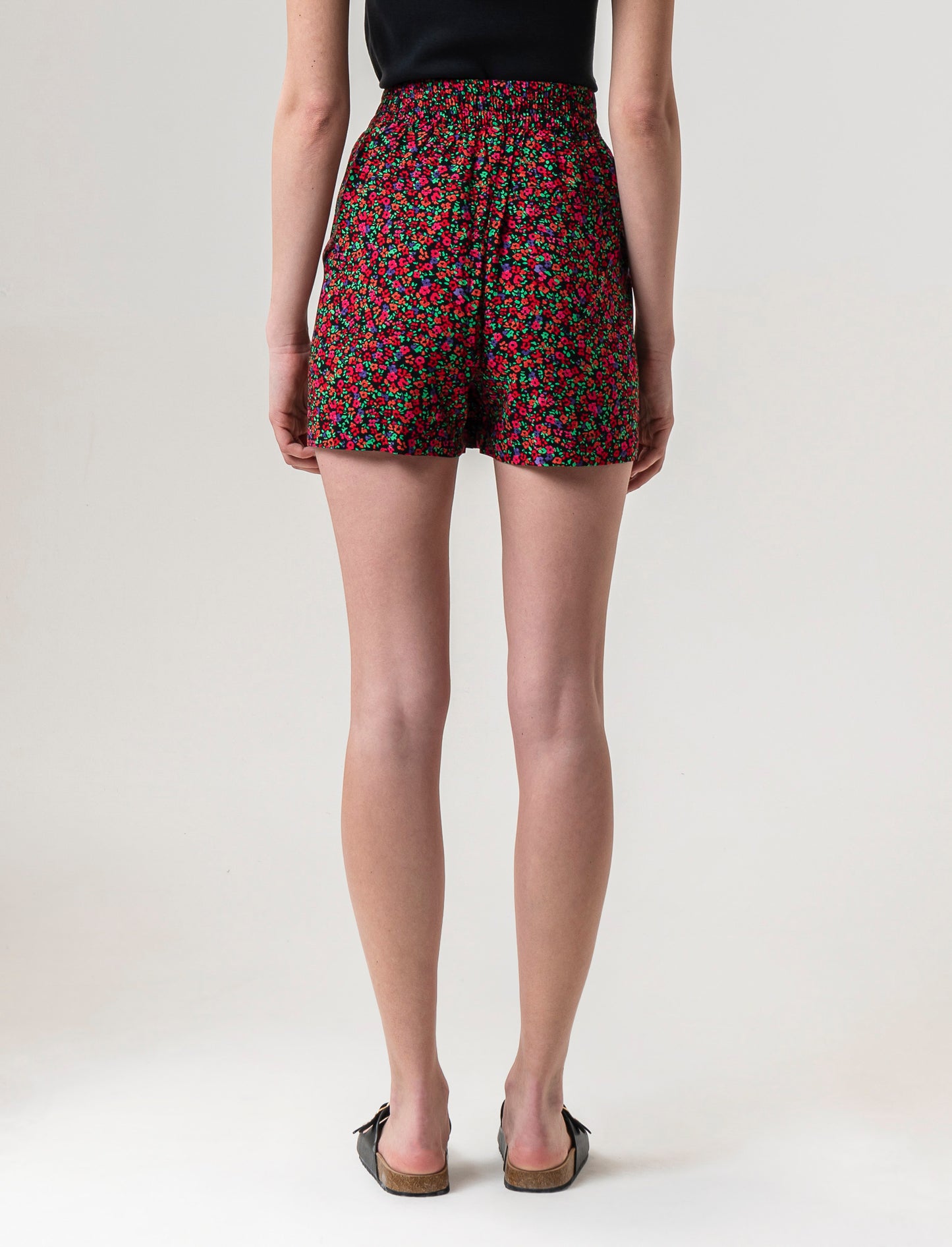 Short con elastico dietro e laccetto davanti, tasche davanti - var 2