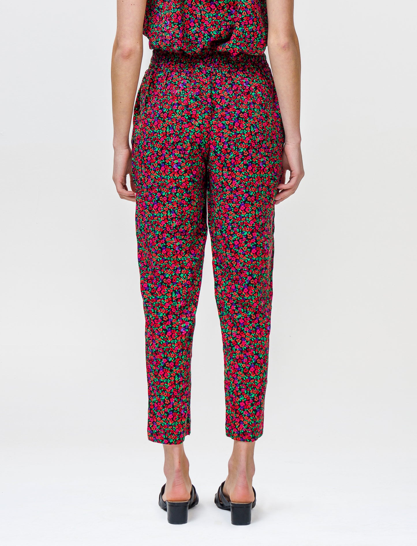 Pantalone slim con elastico in vita dietro e cinturino davanti. - var 2