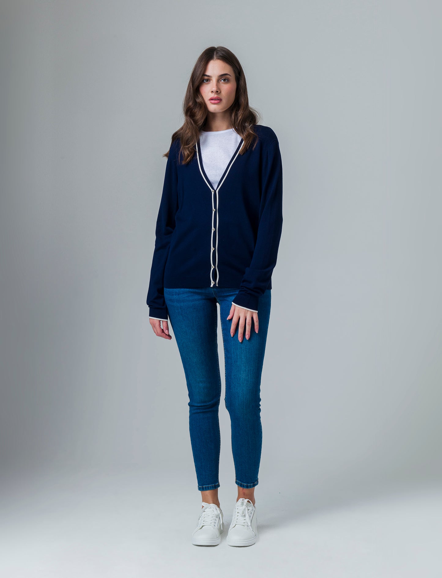 Woman's cozy knit cardigan for all seasons - Blue