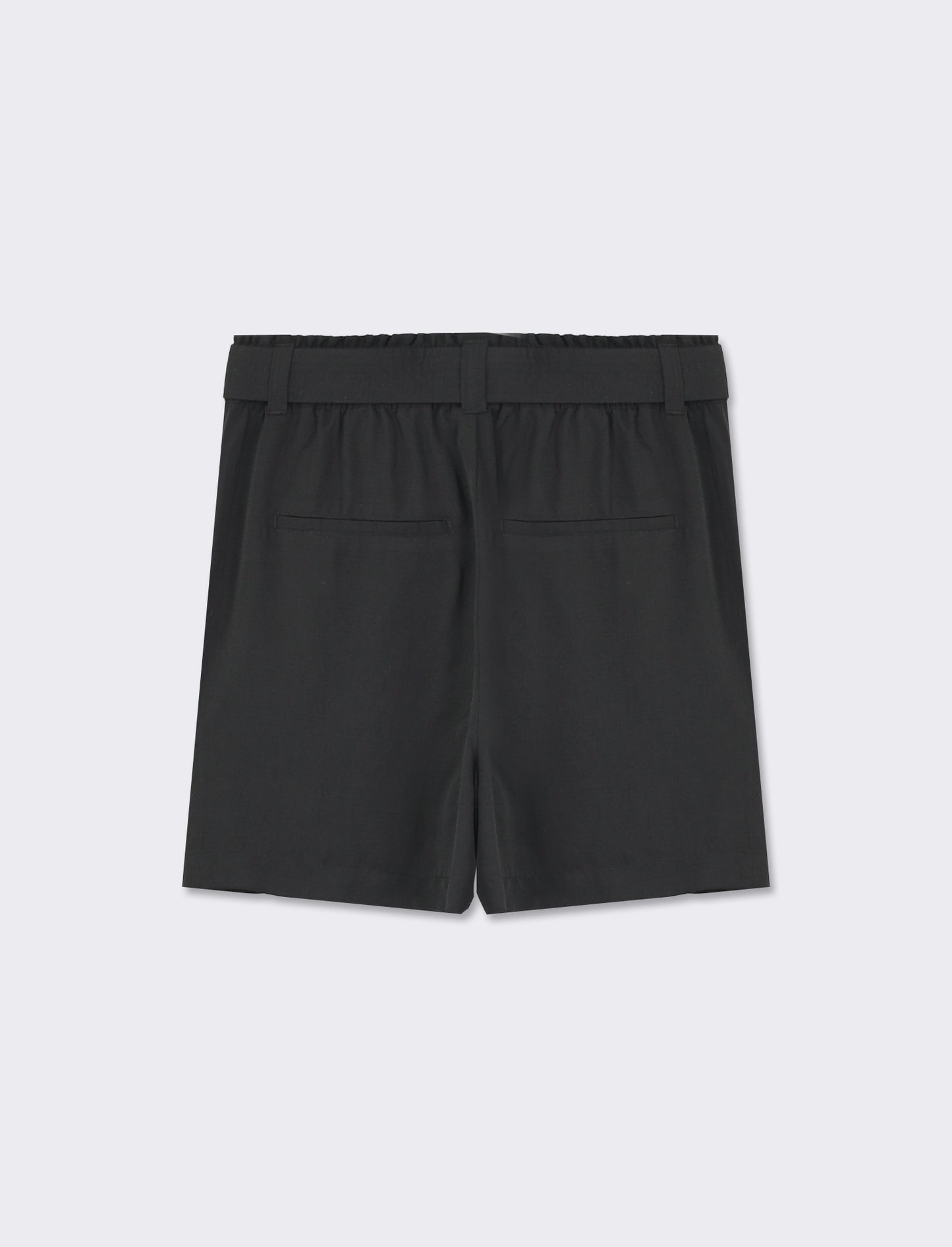 Pantaloncino ampio con cintura. Vita alta con elastico on vita e tasche davanti - Nero