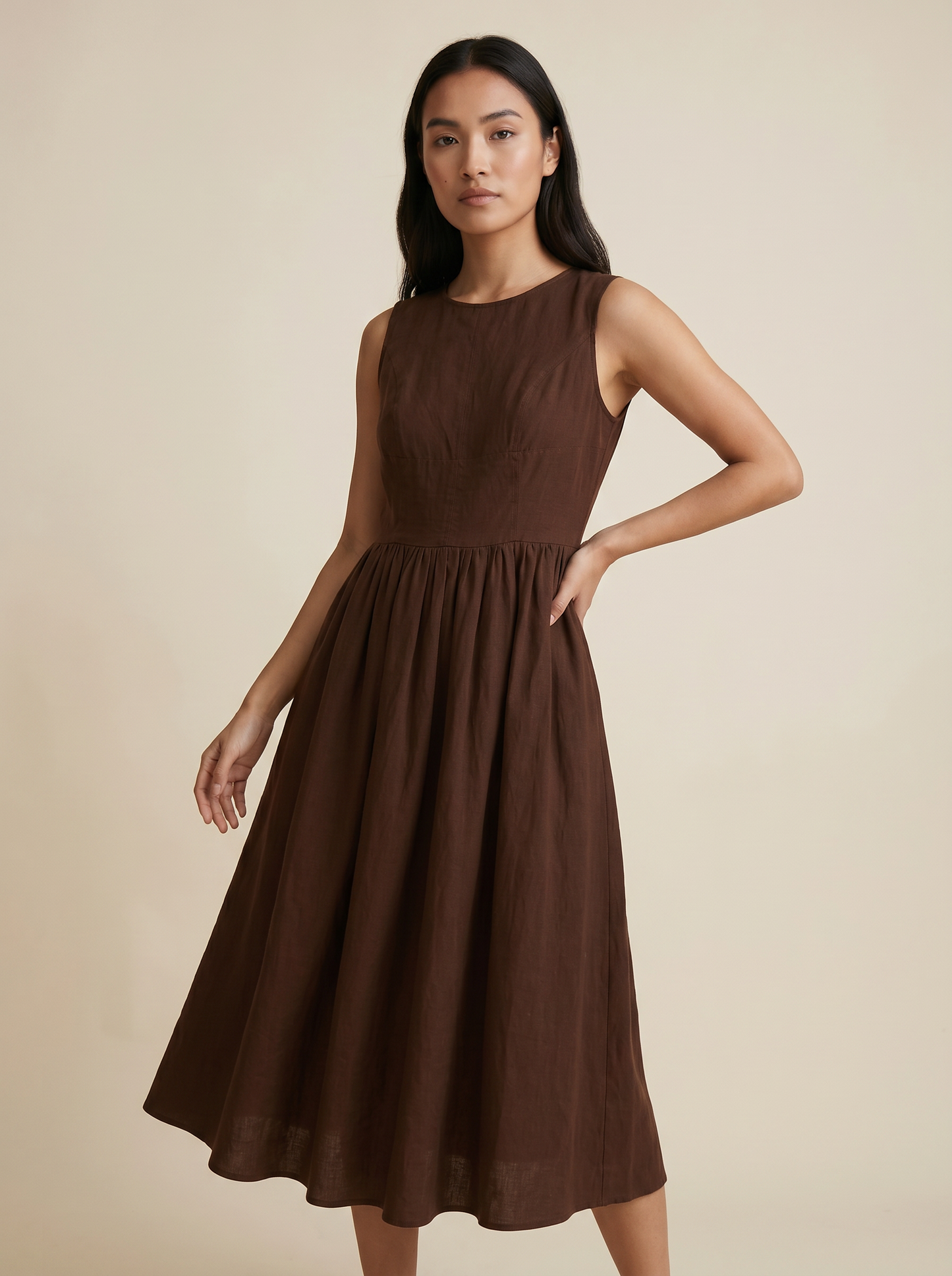 Vestito lungo smanicato con gonna ampia - Marrone cioccolato
