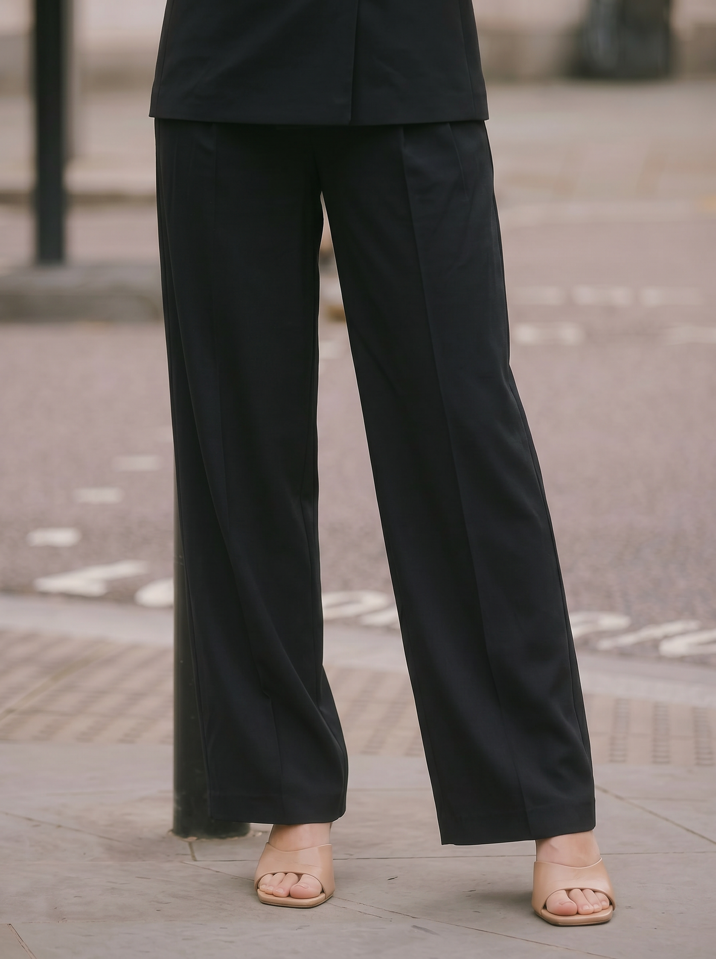 High-waisted pants with wide elastic - Black