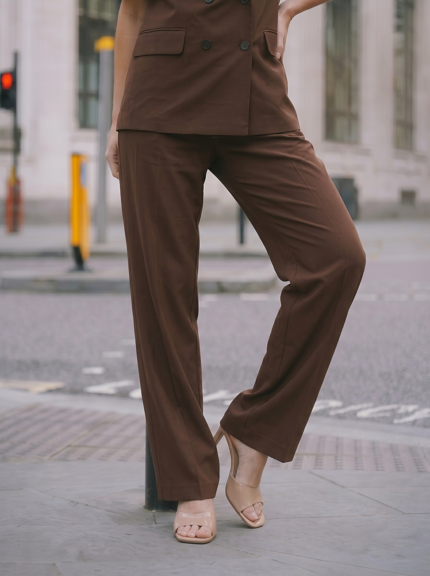 High-waisted pants with wide elastic - Brown