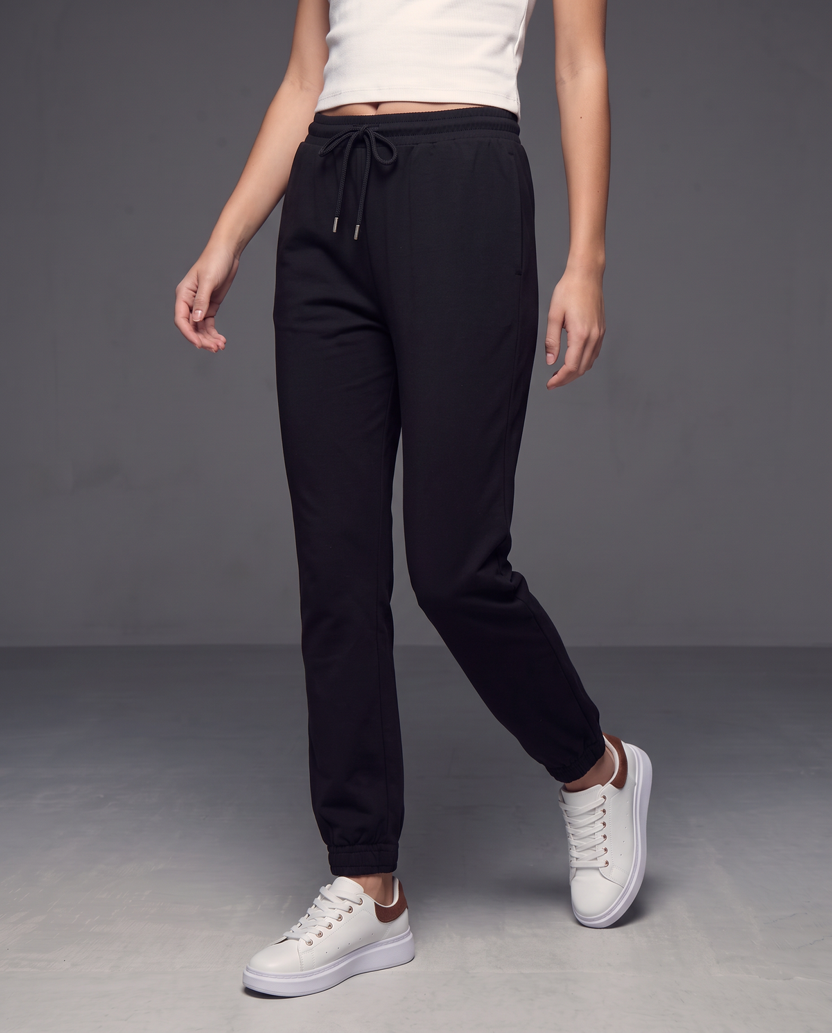 Sweatpants with drawstring waist - Black