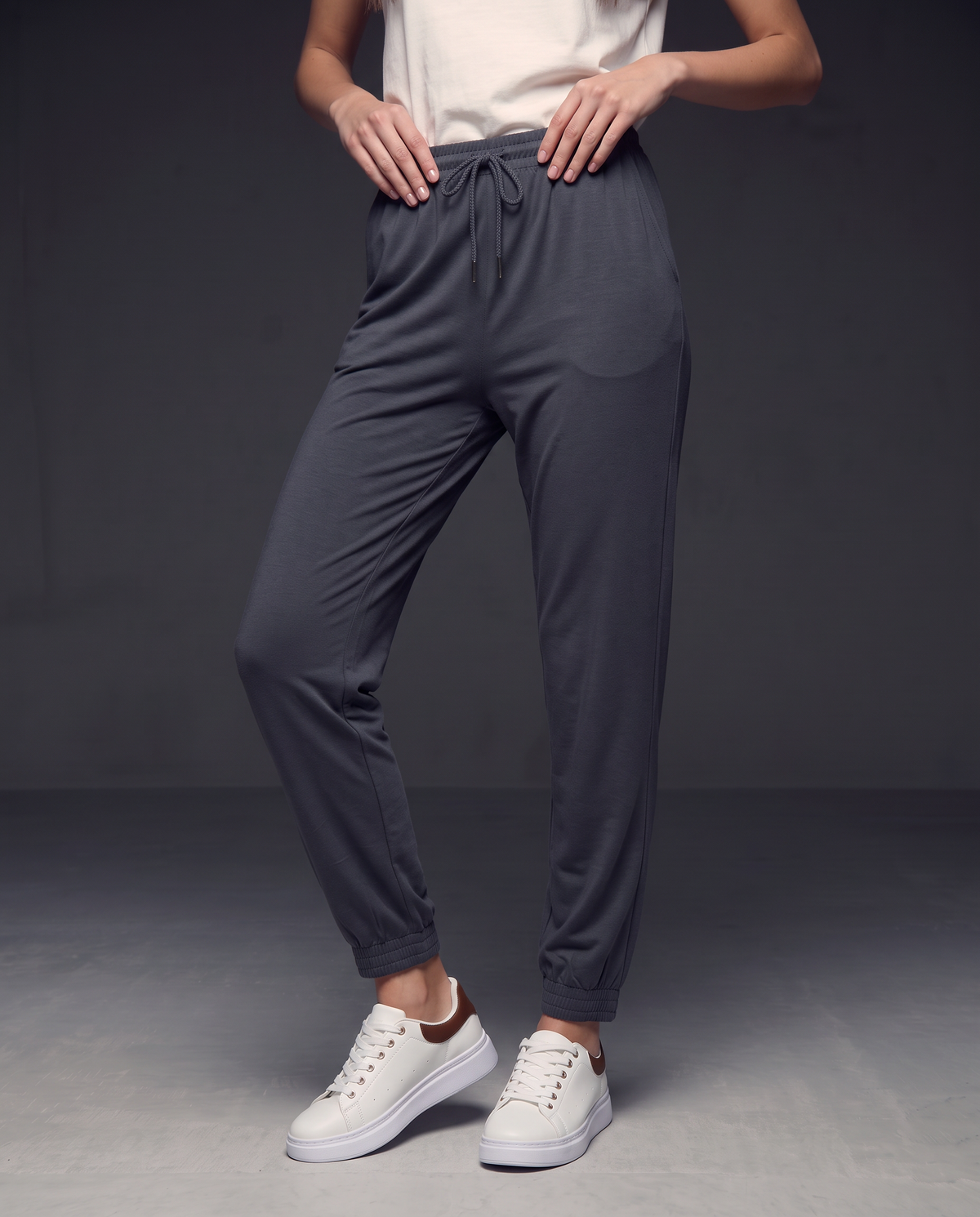Sweatpants with drawstring waist - Grey