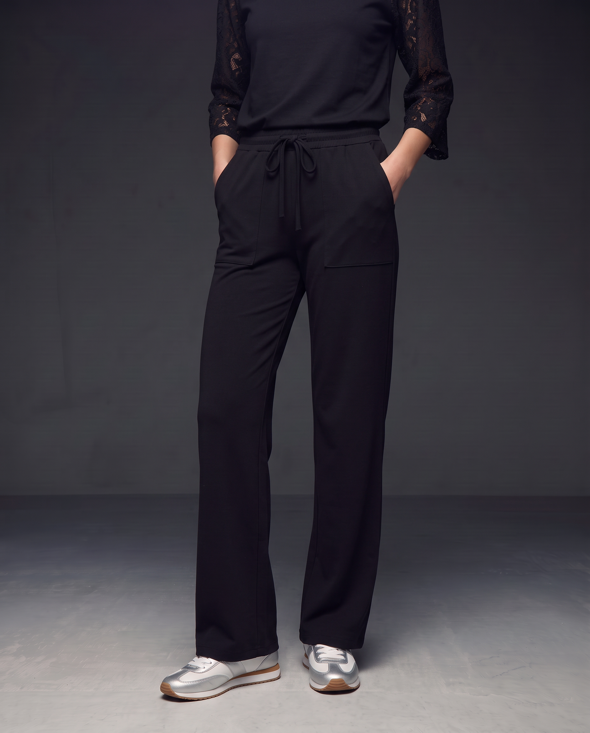 Straight track pants with drawstring waist - Black