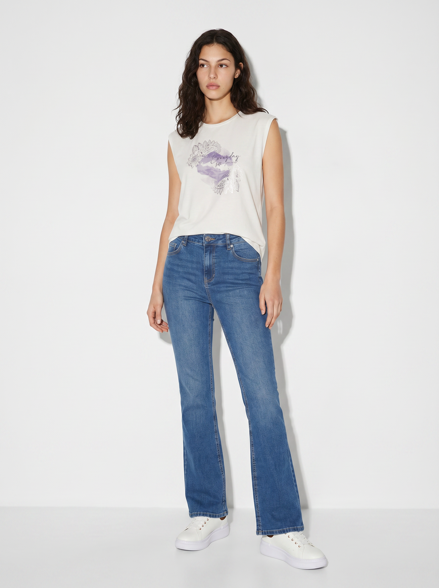 T-shirt manica a T con scollo paricollo - var 1