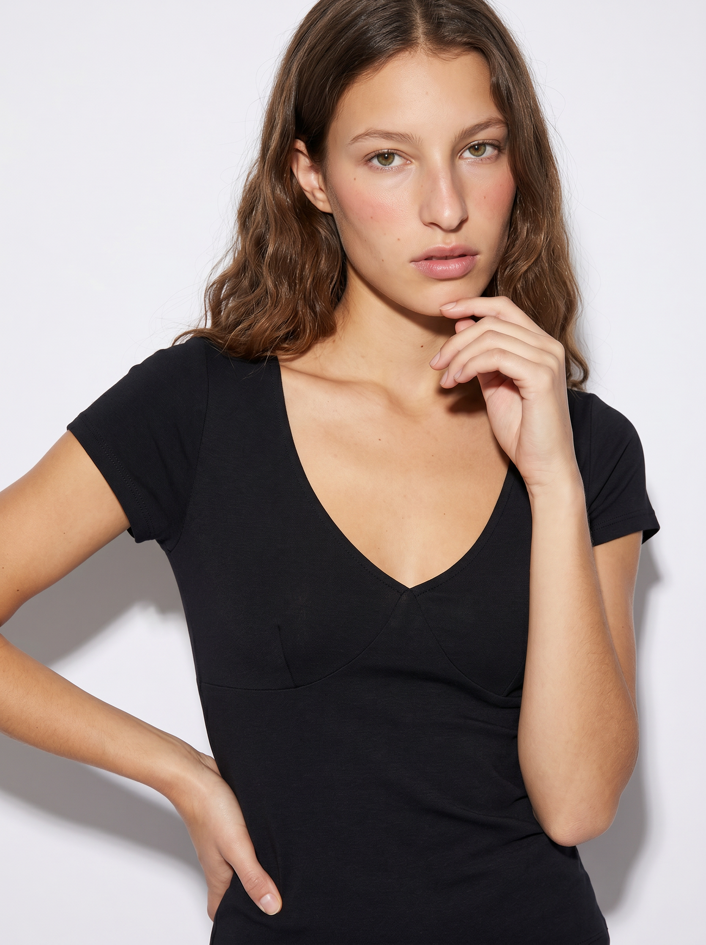 T-shirt a manica corta scollo a V slim - Nero