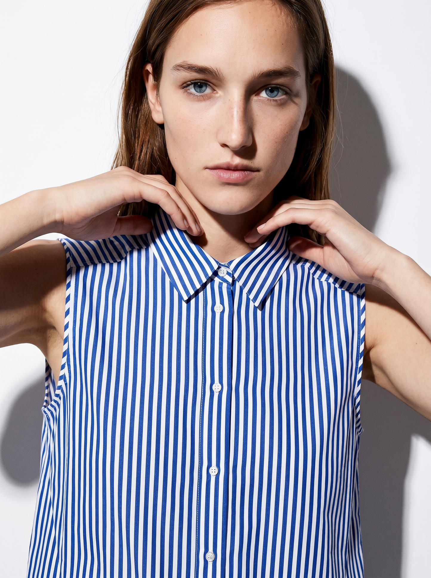 Sleeveless Shirt with Print - 