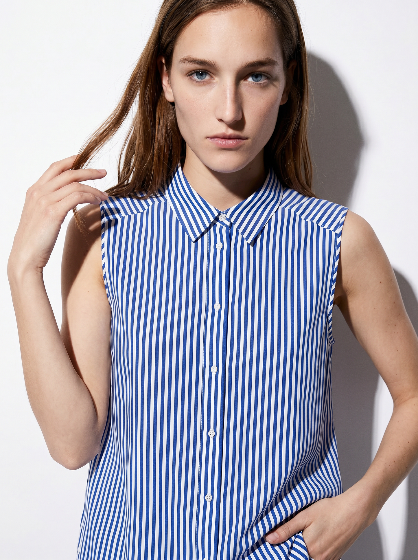 Sleeveless Shirt with Print - 