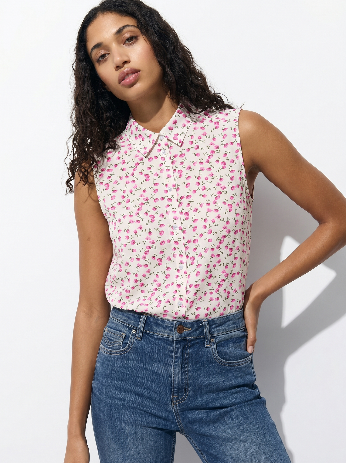 Sleeveless Shirt with Print - 