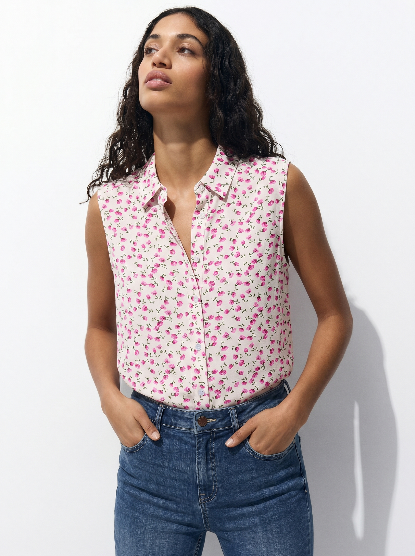 Sleeveless Shirt with Print - 