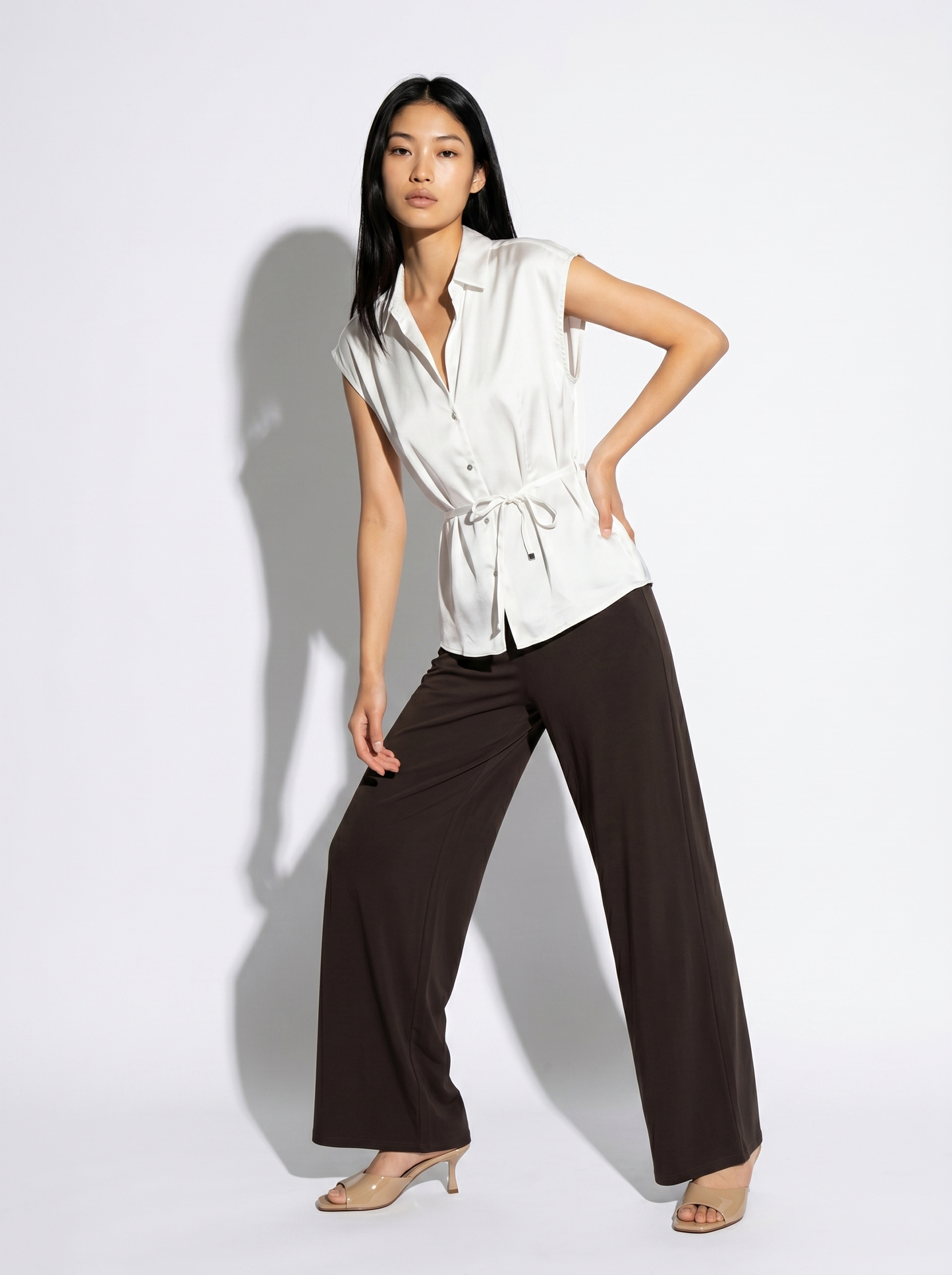 Sleeveless glossy satin shirt - Beige