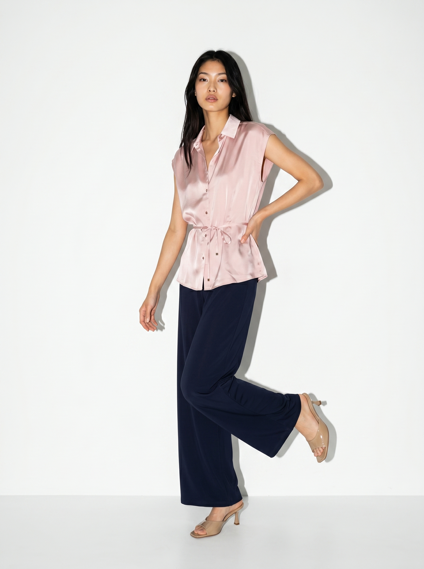 Camicia smanicata in satin lucido - Rosa polvere