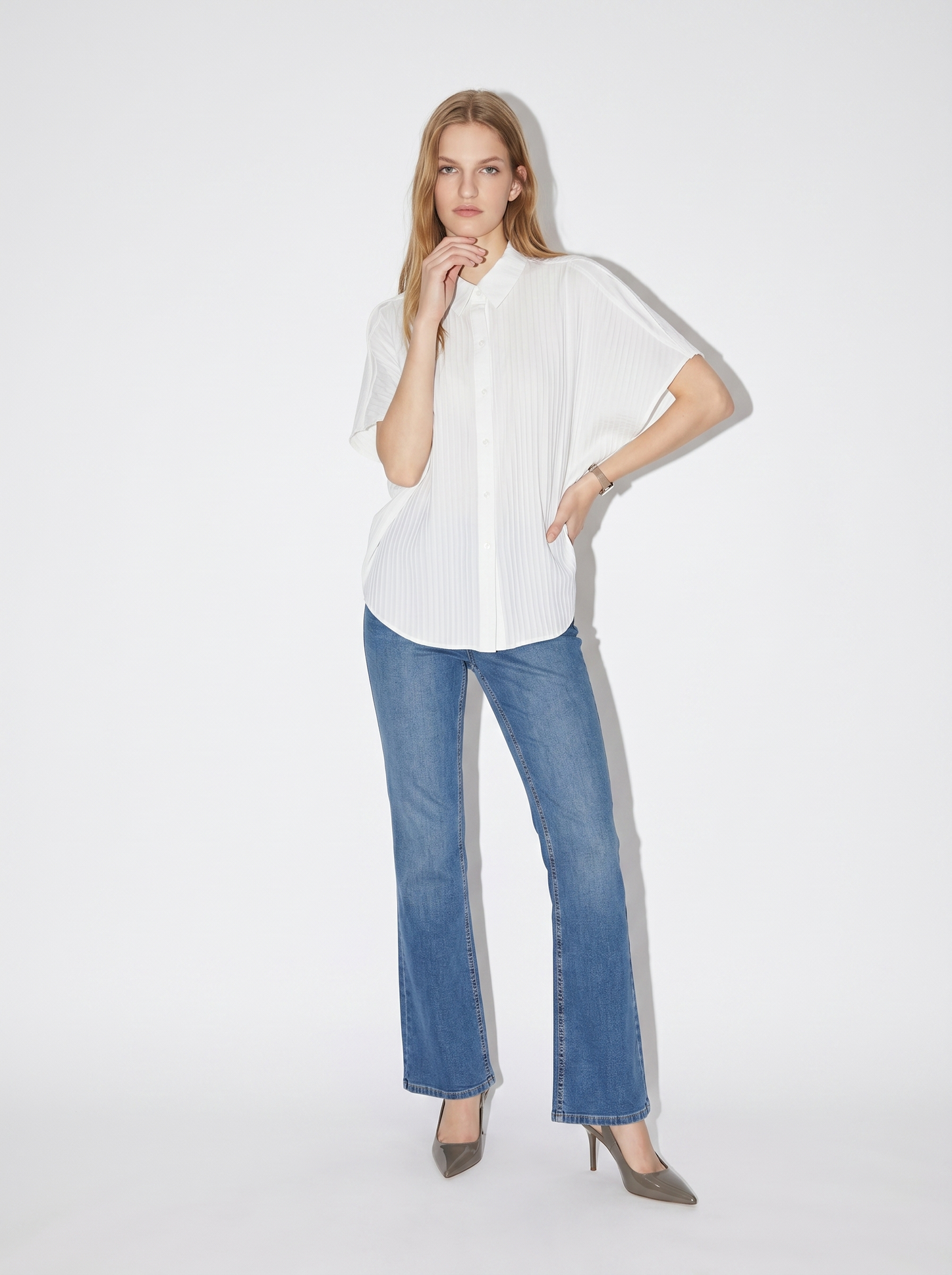 Sleeveless Kimono Shirt with Pleats - White