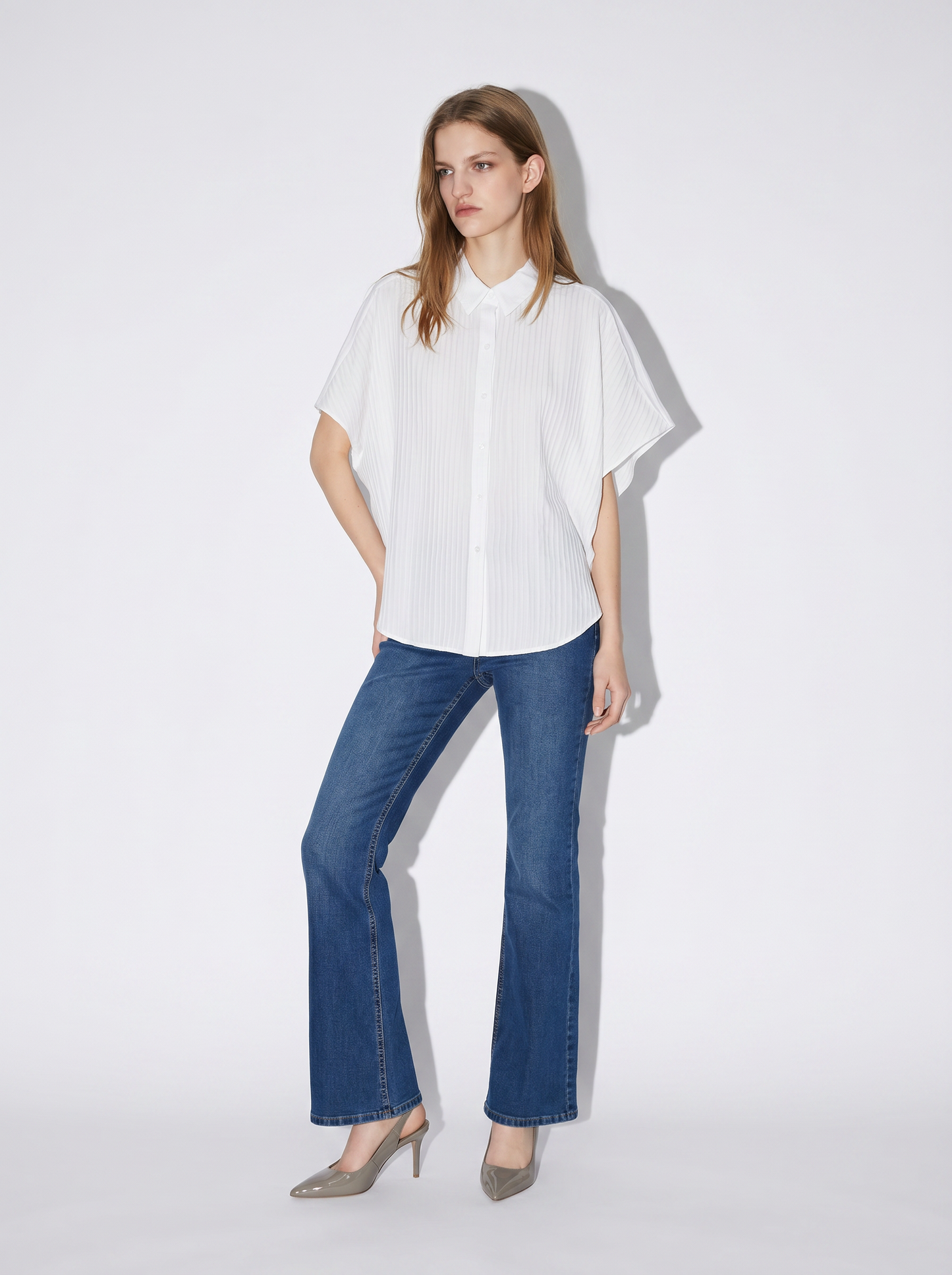 Sleeveless Kimono Shirt with Pleats - White