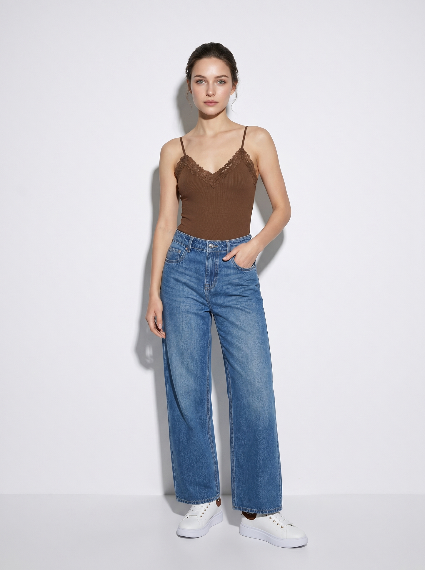 Body a bretelline con pizzo elegante - Marrone tabacco