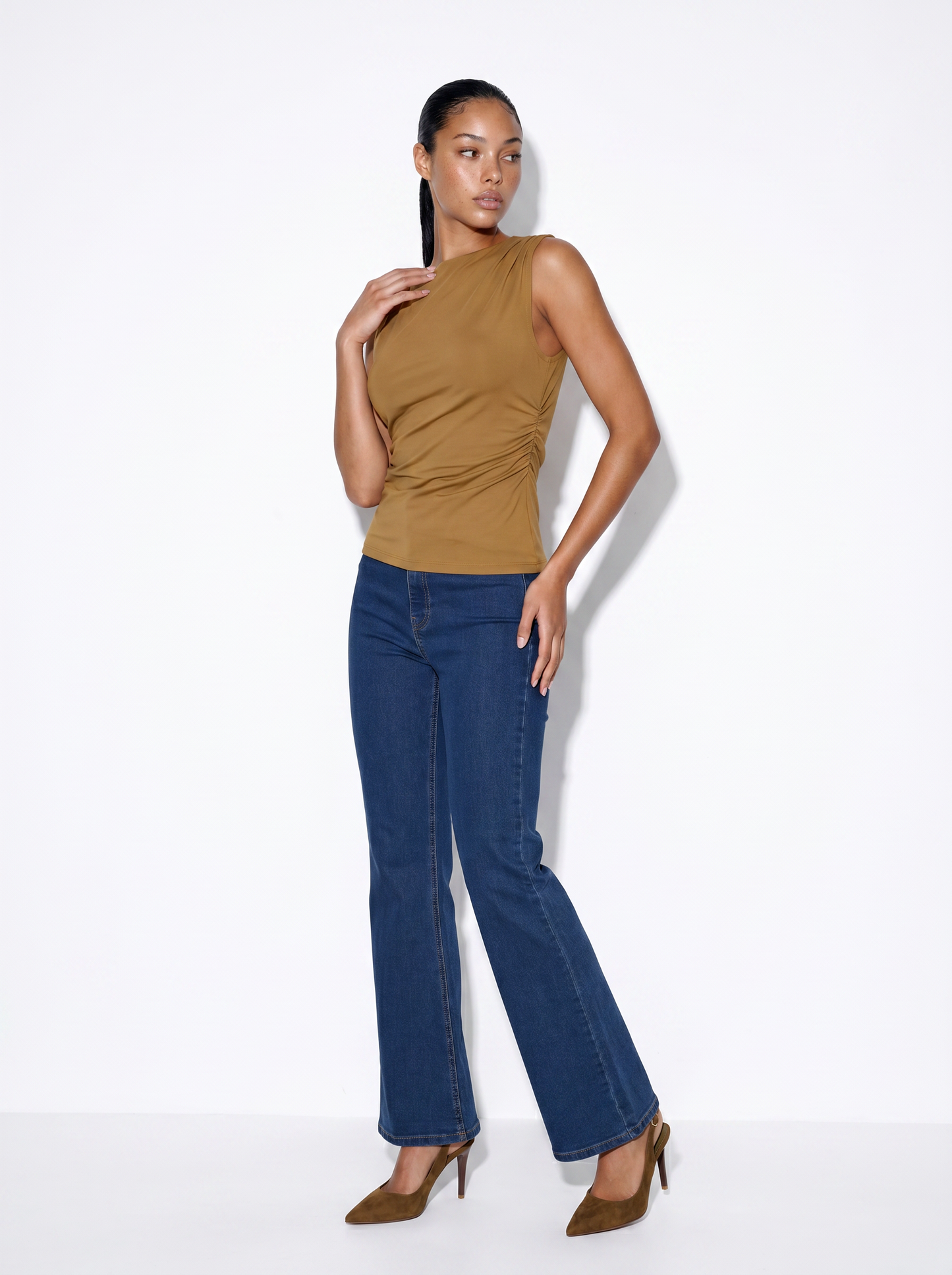 T-shirt giromanica con arriccio elegante - Senape