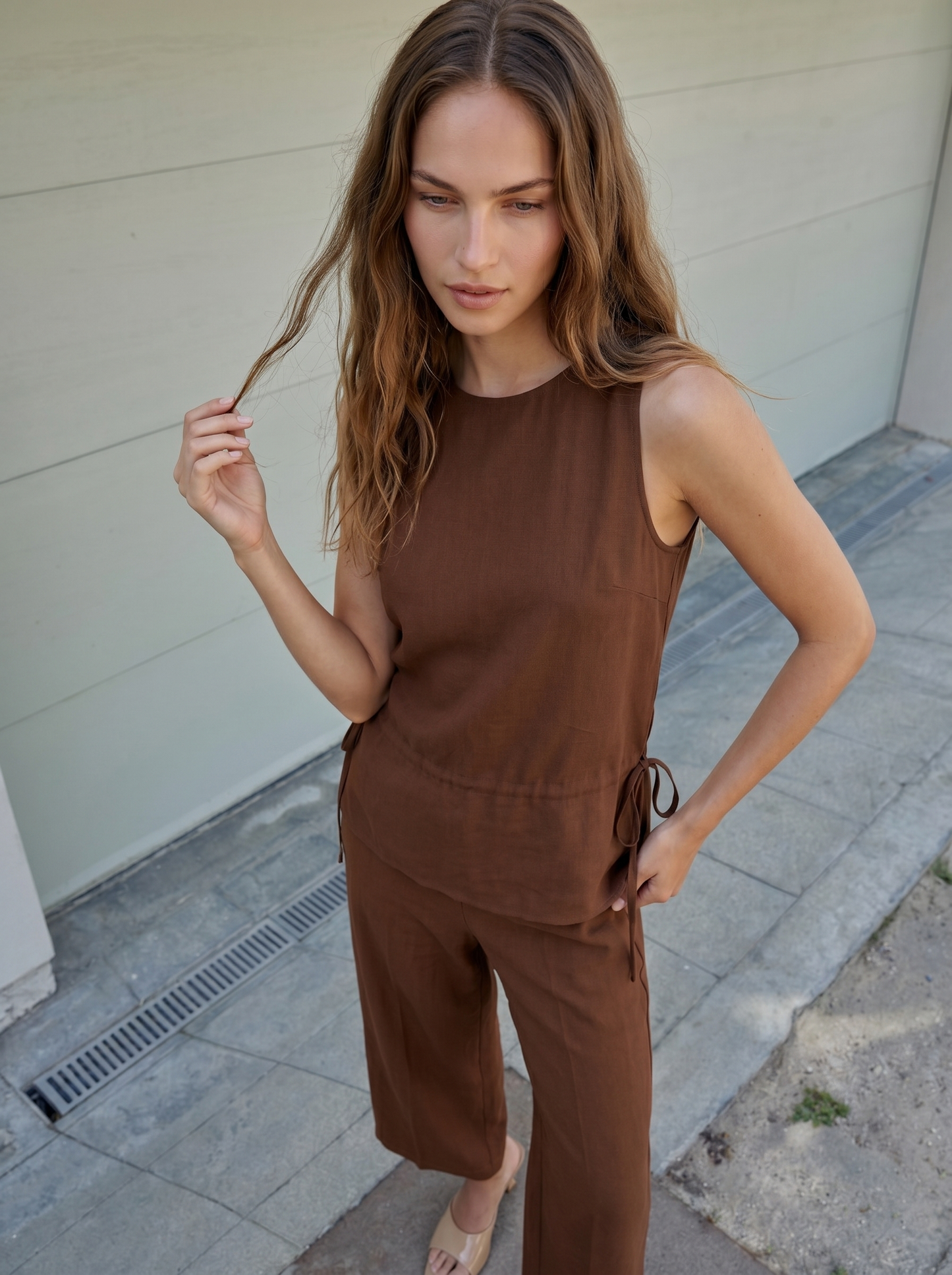 Sleeveless Blouse with Pockets and Ties - Brown
