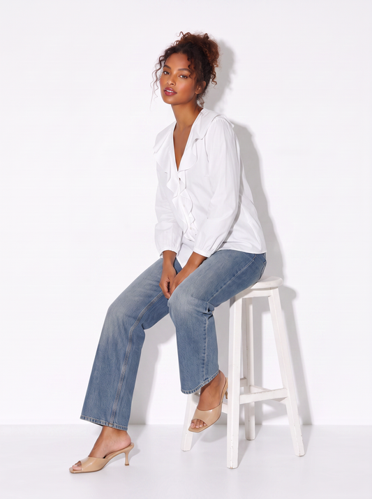 Camicia con scollo a V e volant eleganti - Bianco