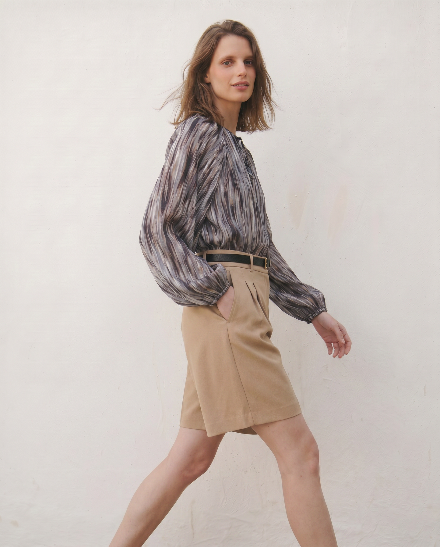 Blusa ampia con scollo a V elegante - var 2