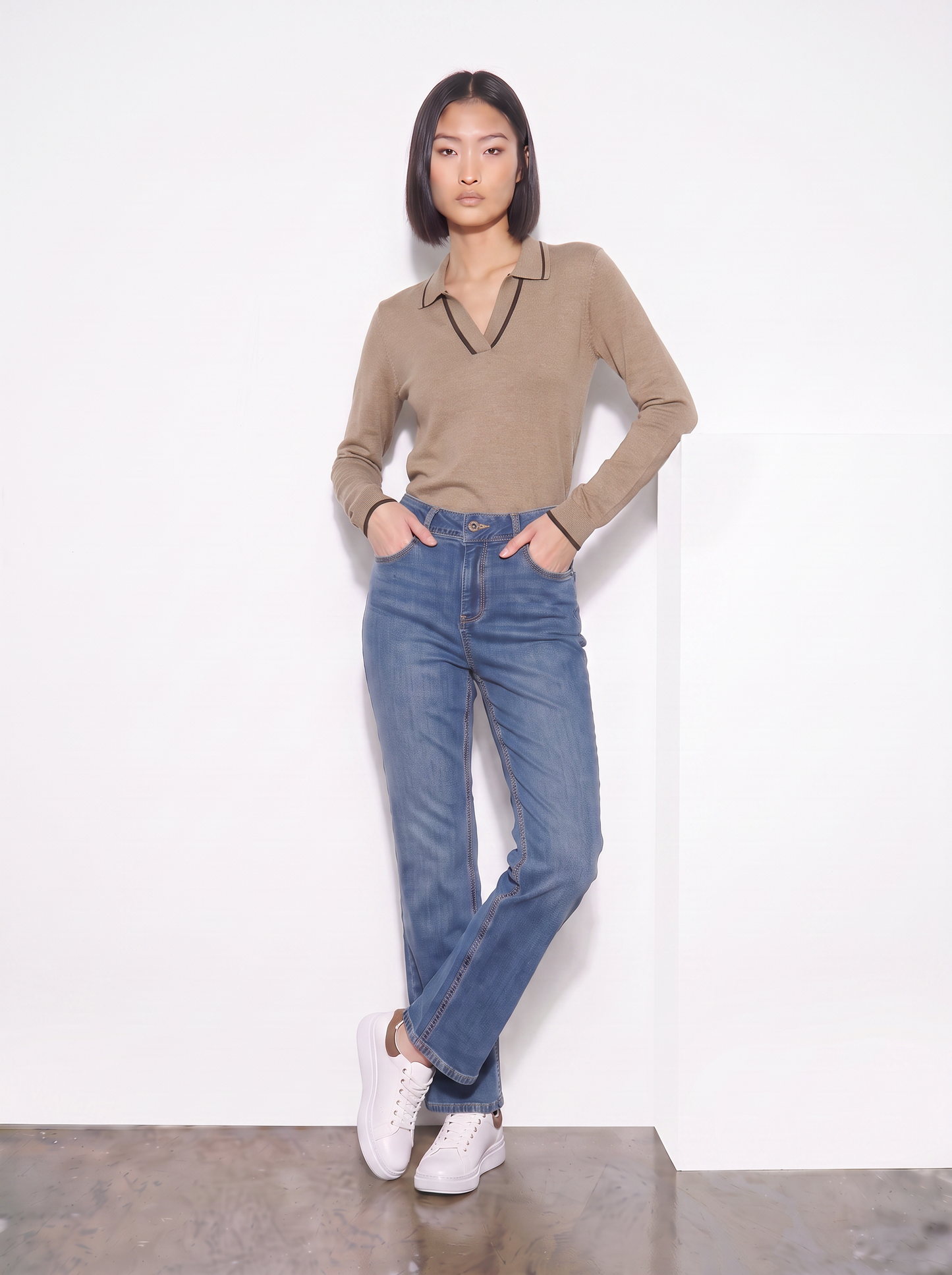 Polo a maniche lunghe con scollo a V - Cammello