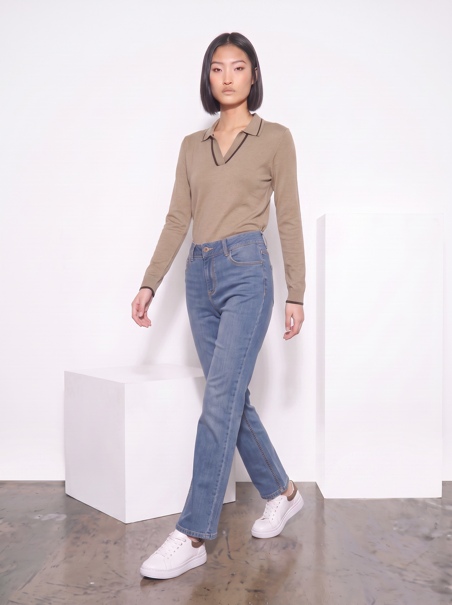 Polo a maniche lunghe con scollo a V - Cammello
