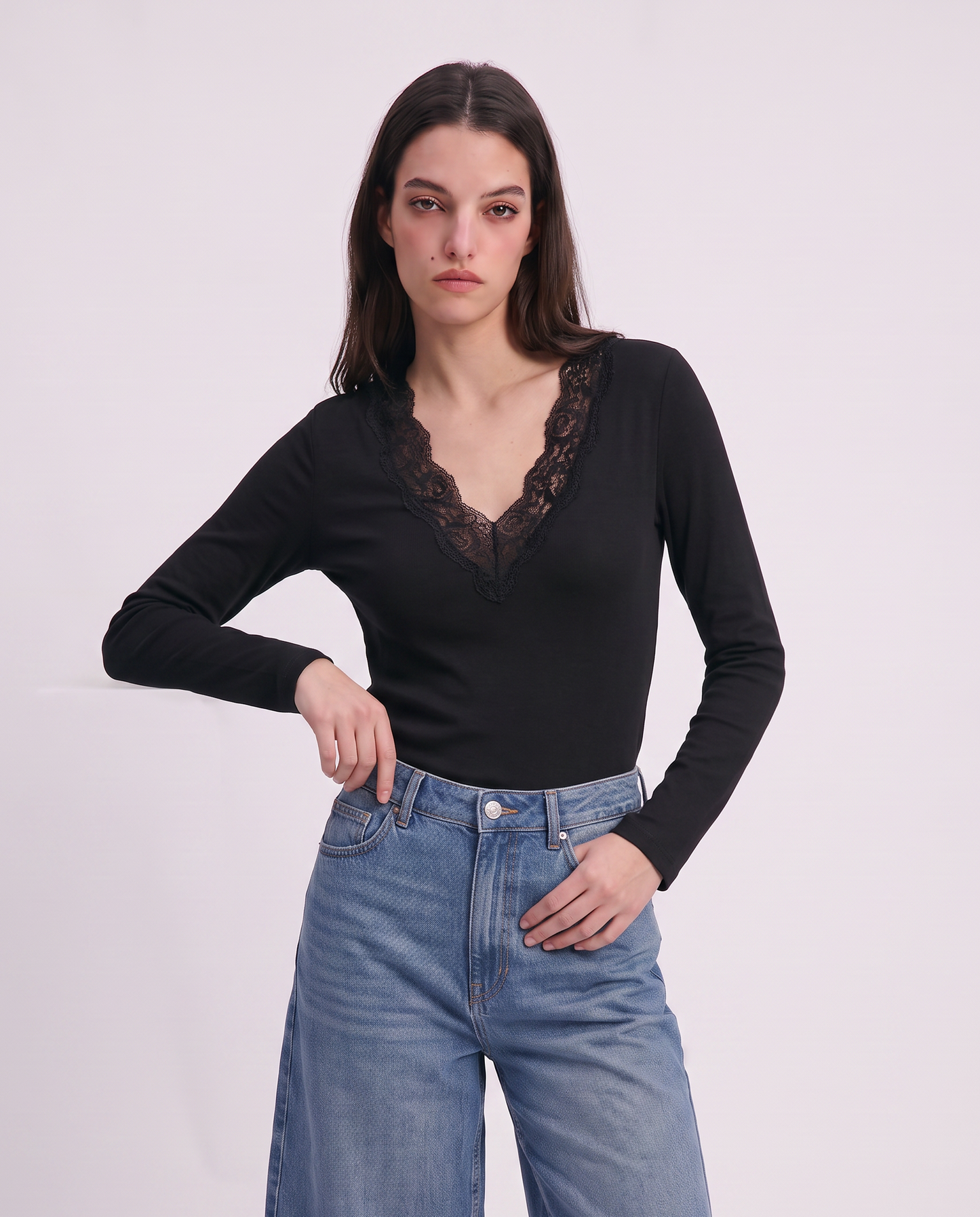 Long sleeve T-shirt with Madonna neckline - Black
