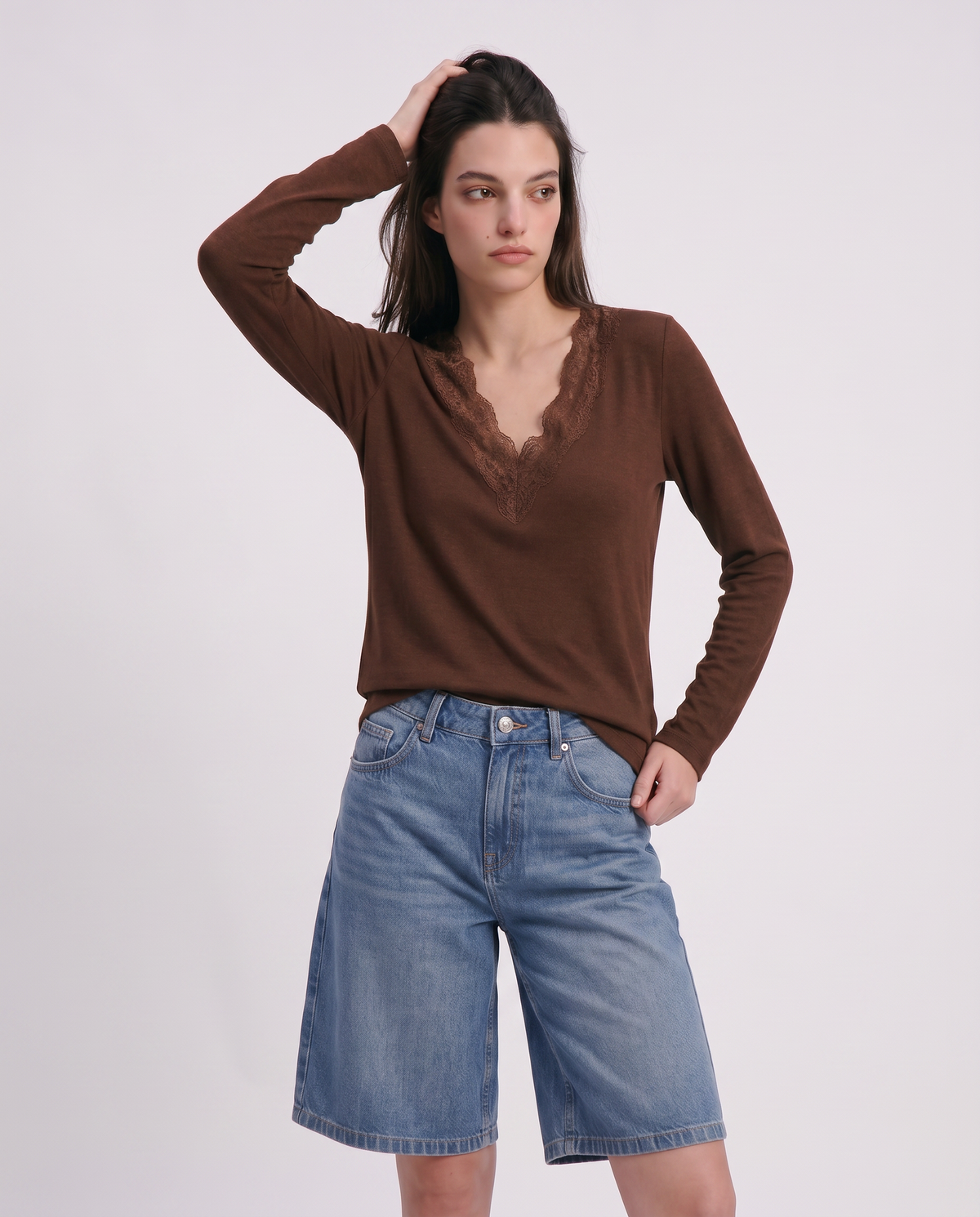 Long sleeve T-shirt with Madonna neckline - Brown