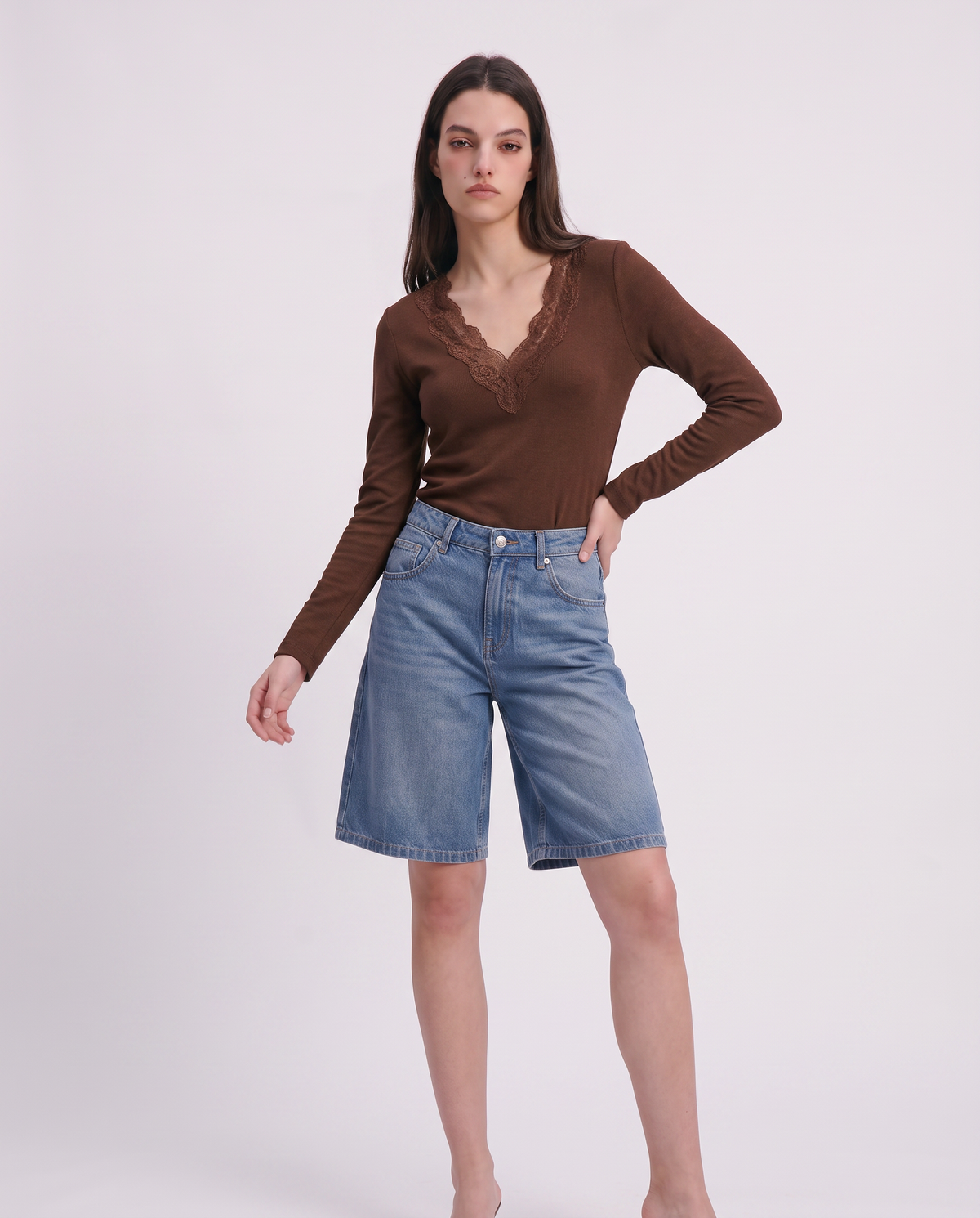 Long sleeve T-shirt with Madonna neckline - Brown