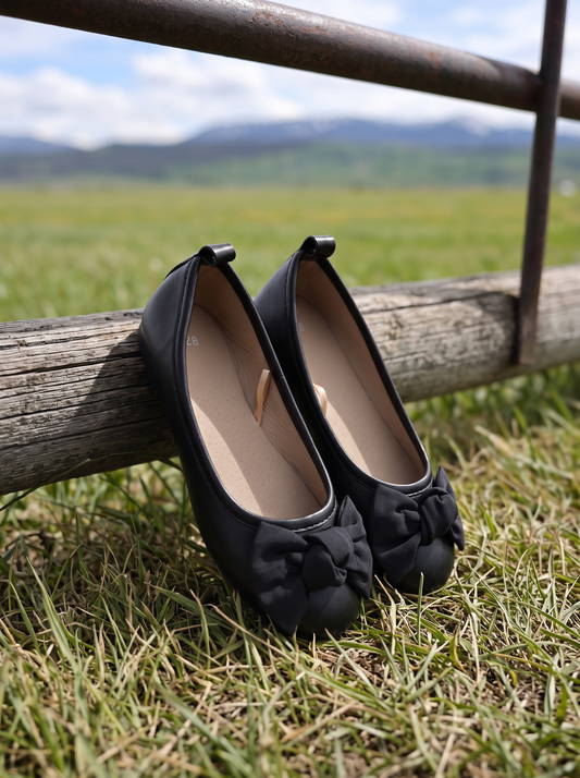 Ballerina with black polyurethane bow - Black