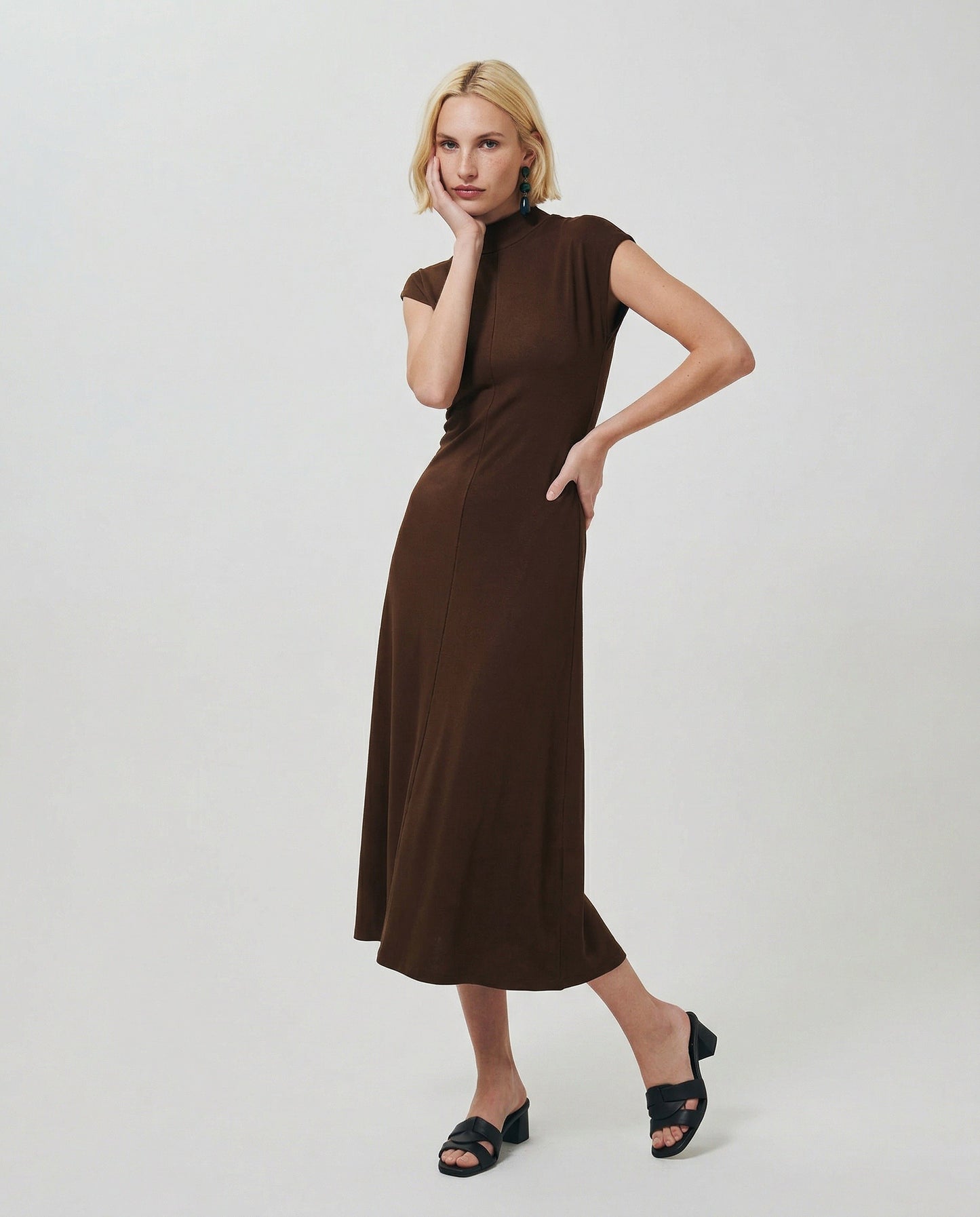 Vestito lungo in cotone manica corta - Marrone cioccolato