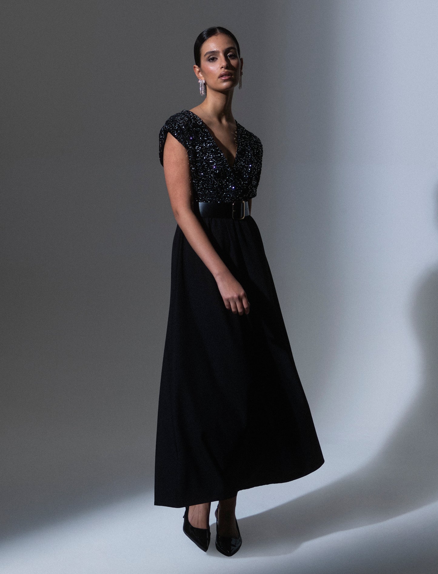 Vestito con doppio tessuto e cintura, paillettes e tessuto unito - Argento