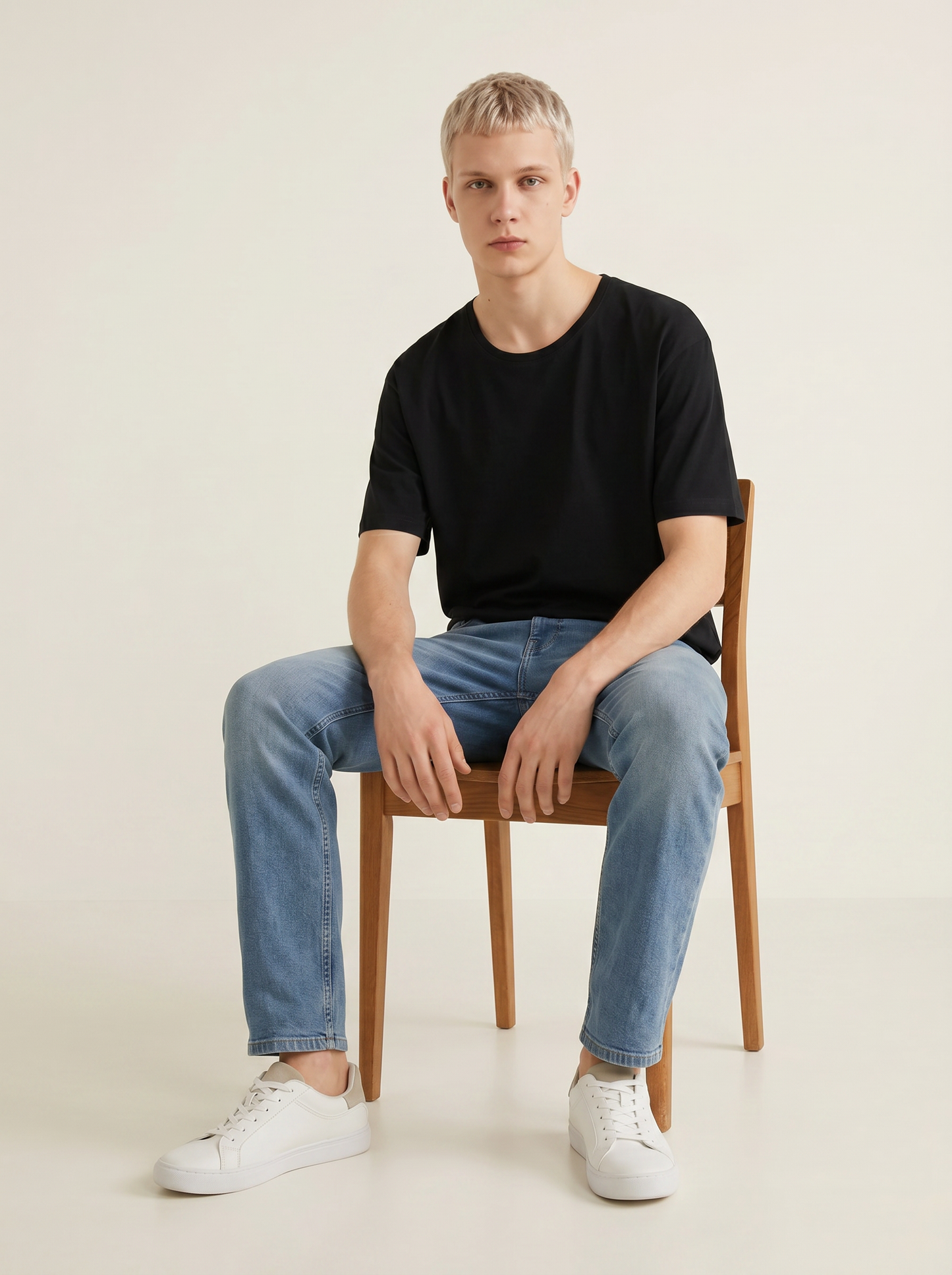 T-shirt Orli regular fit con orli vivi - Nero